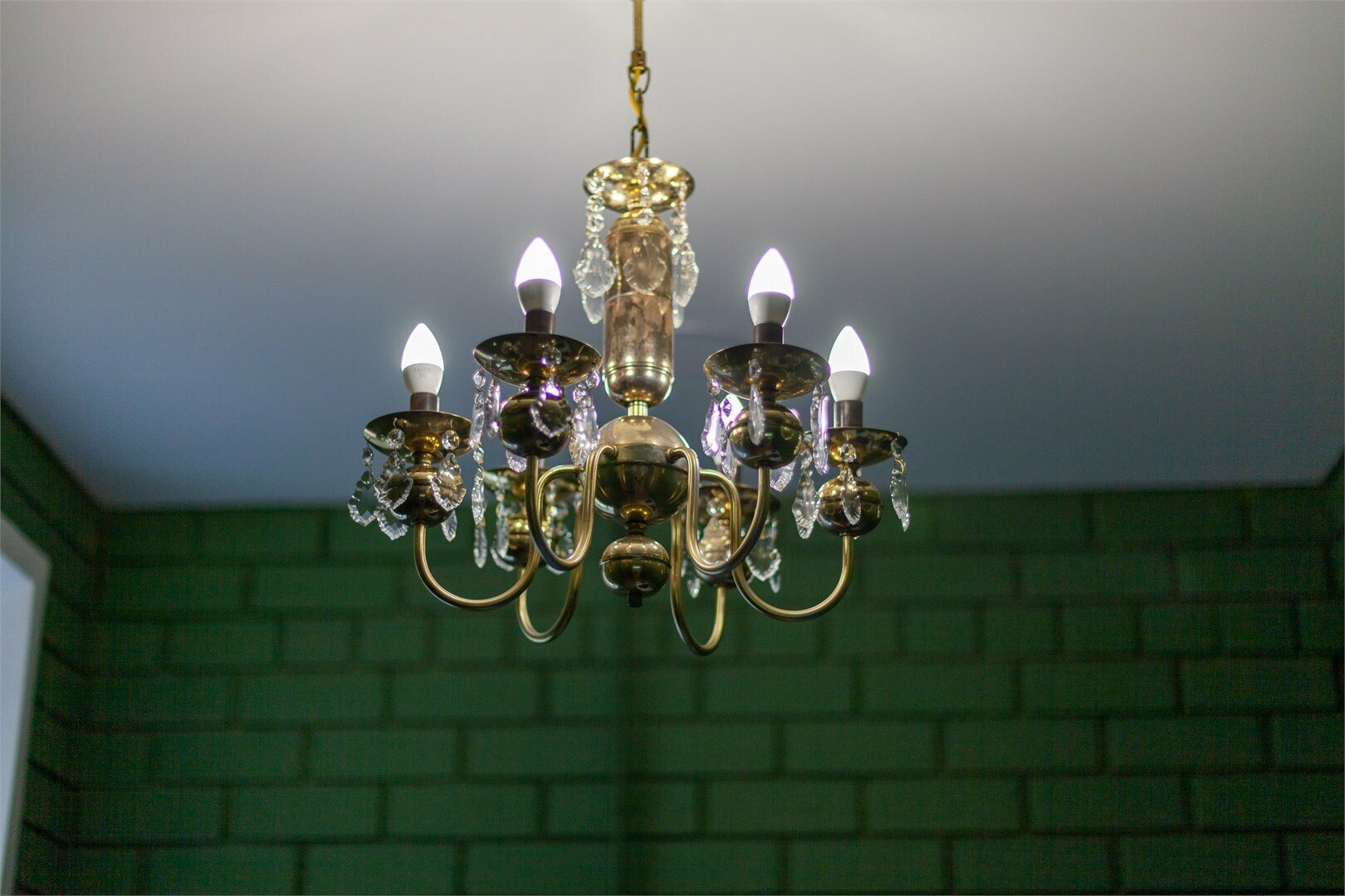 323- "Англия". Двухкомнатные апартаменты с камином, кроватью "King- size", односпальной кроватью и кухней. Новый 2 корпус, бесплатная стоянка