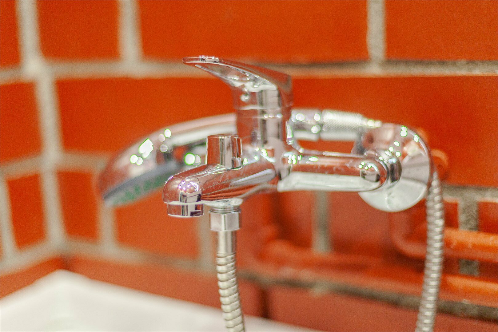 2-315 "Бензин" Двухкомнатные апартаменты с кроватью "King- size", односпальной кроватью и кухней. Новый 2 корпус, бесплатная стоянка