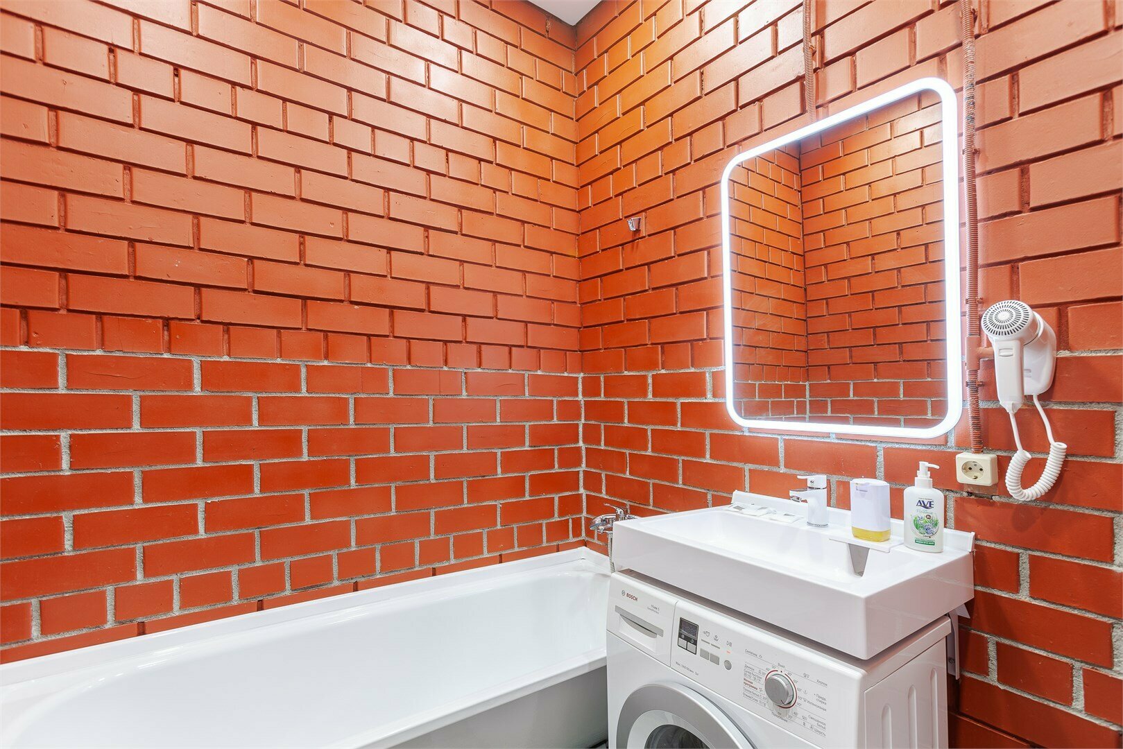 2-315 "Бензин" Двухкомнатные апартаменты с кроватью "King- size", односпальной кроватью и кухней. Новый 2 корпус, бесплатная стоянка