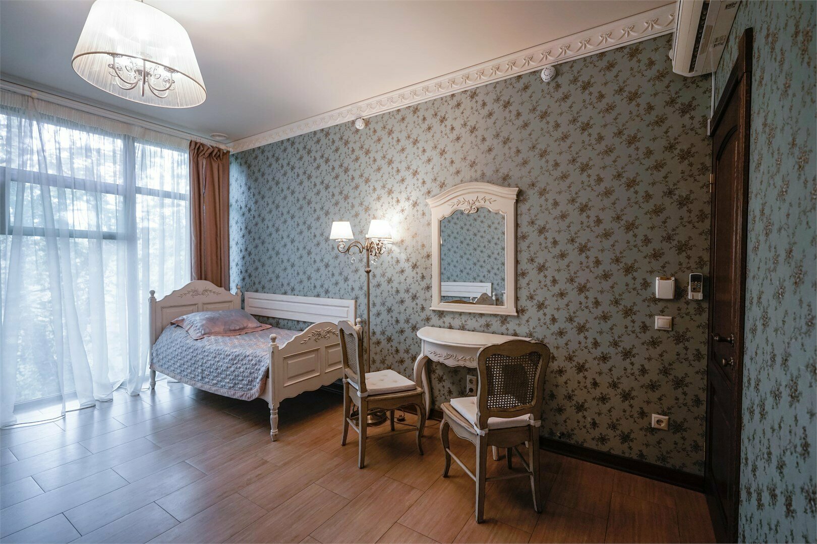 Улучшенный двухместный номер с 2 отдельными кроватями