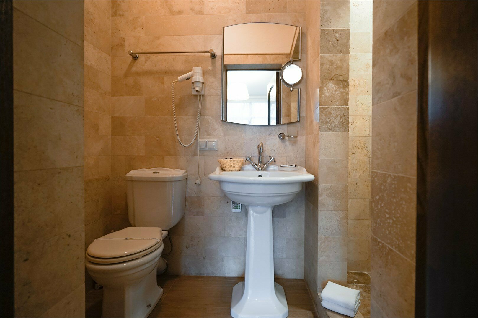 Улучшенный двухместный номер с 2 отдельными кроватями