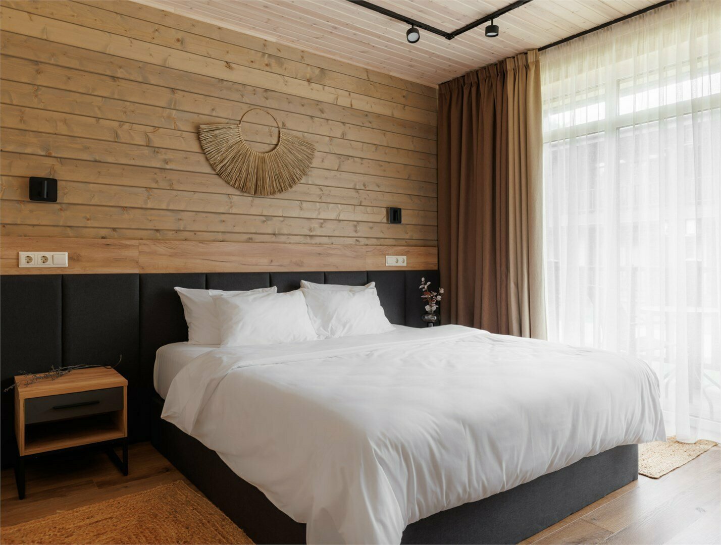 Стандартный номер с двуспальной кроватью и балконом