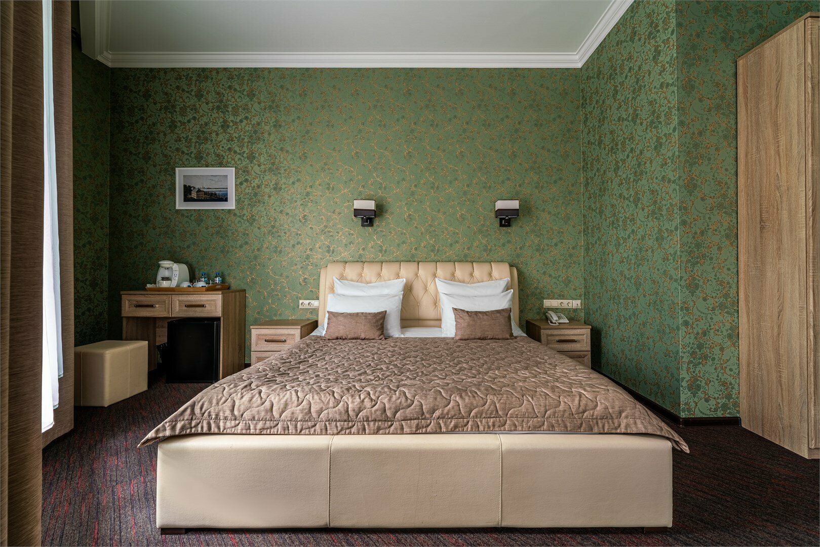 Полулюкс с двуспальной кроватью и диваном