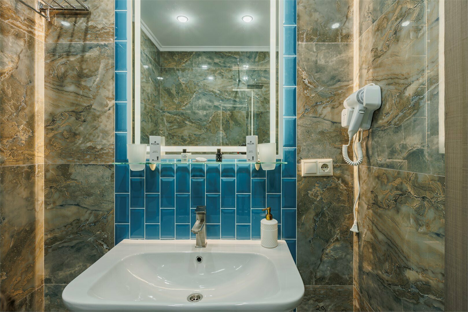 Двухместный номер с 2 отдельными кроватями и ванной