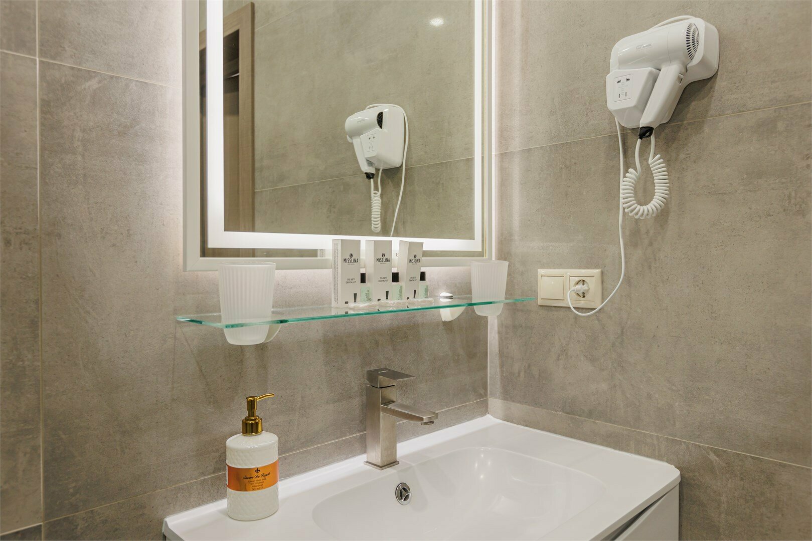 Четырехместный номер с душем