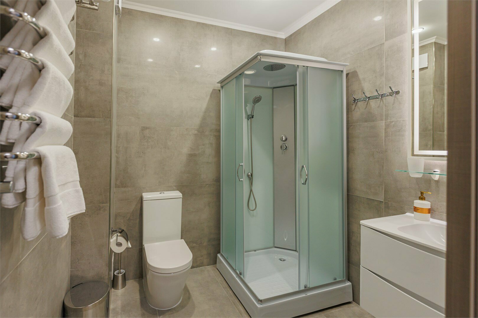 Четырехместный номер с душем