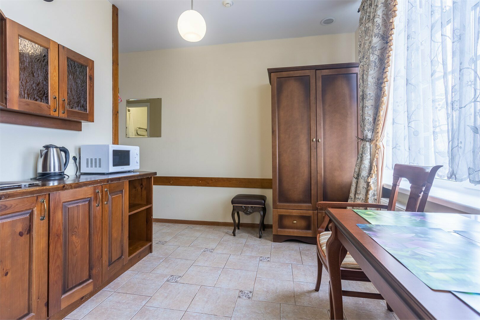 Трехместный номер с собственной ванной комнатой