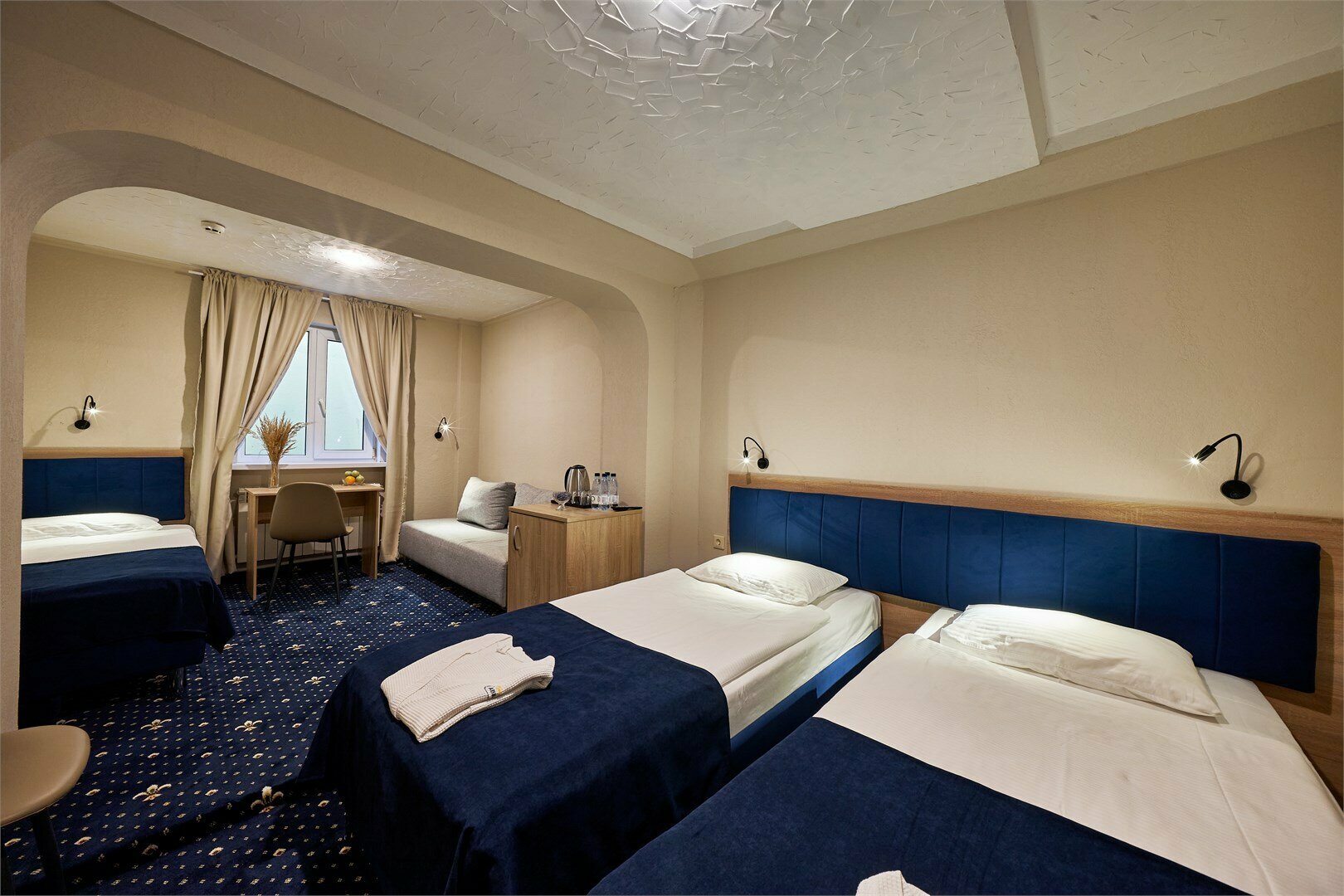 Cемейный номер с собственной ванной комнатой