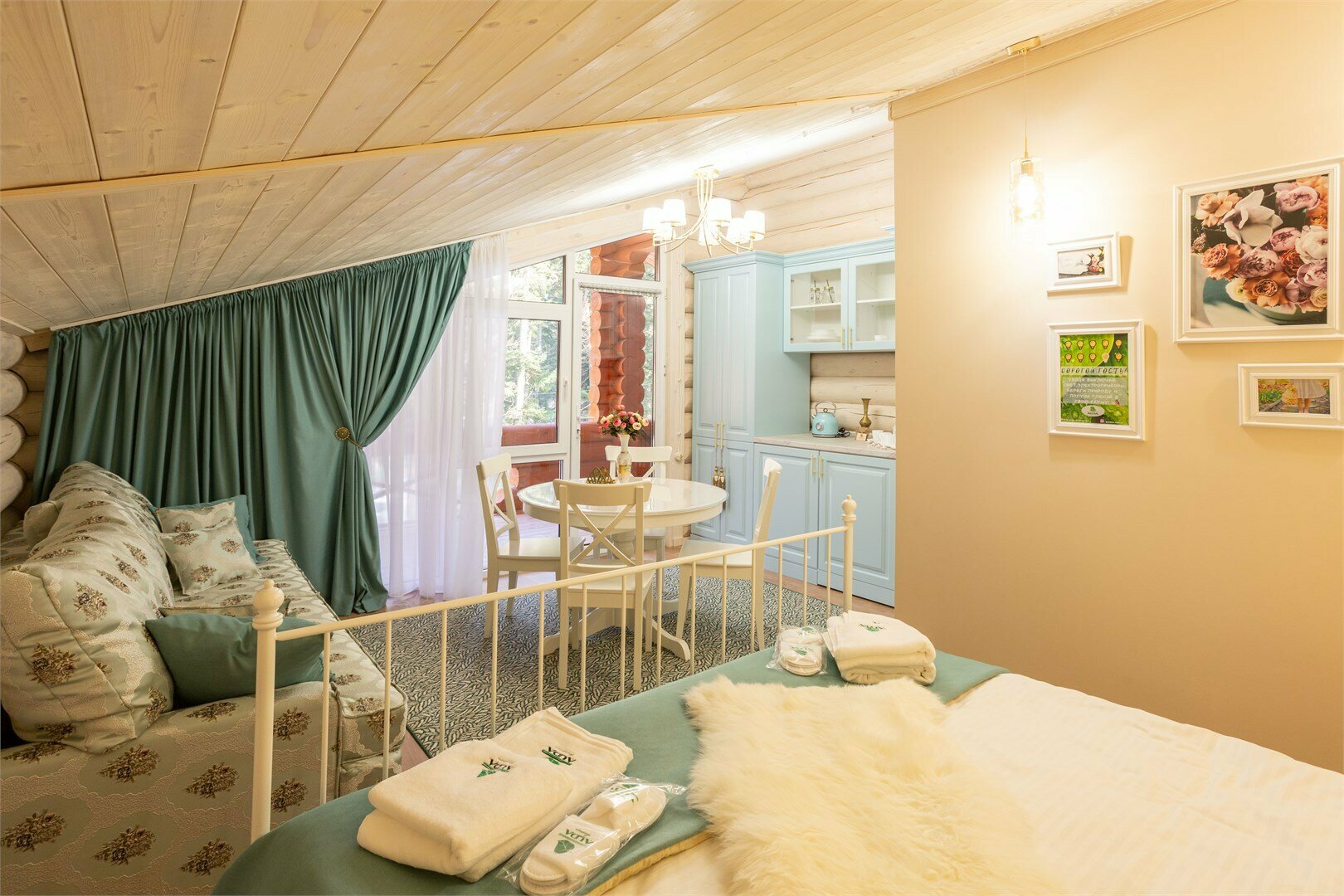 Люкс с террасой и красивым видом (второй этаж)