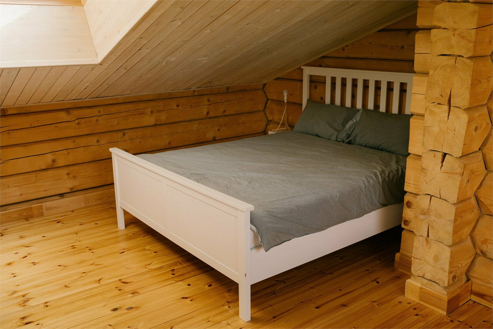 Зеленый дом на скале c видом на озеро и возможностью купели на дровах