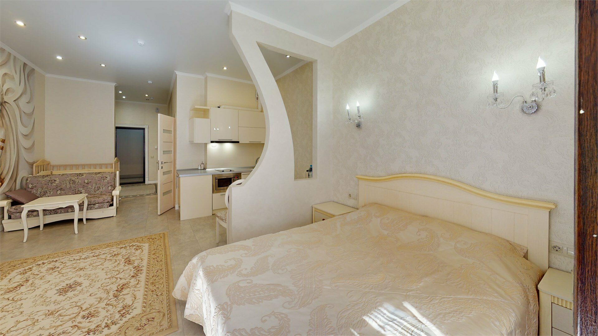 Апартаменты- Студио с балконом для троих