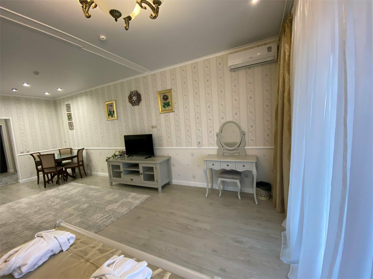 Апартаменты-студио с балконом для четверых