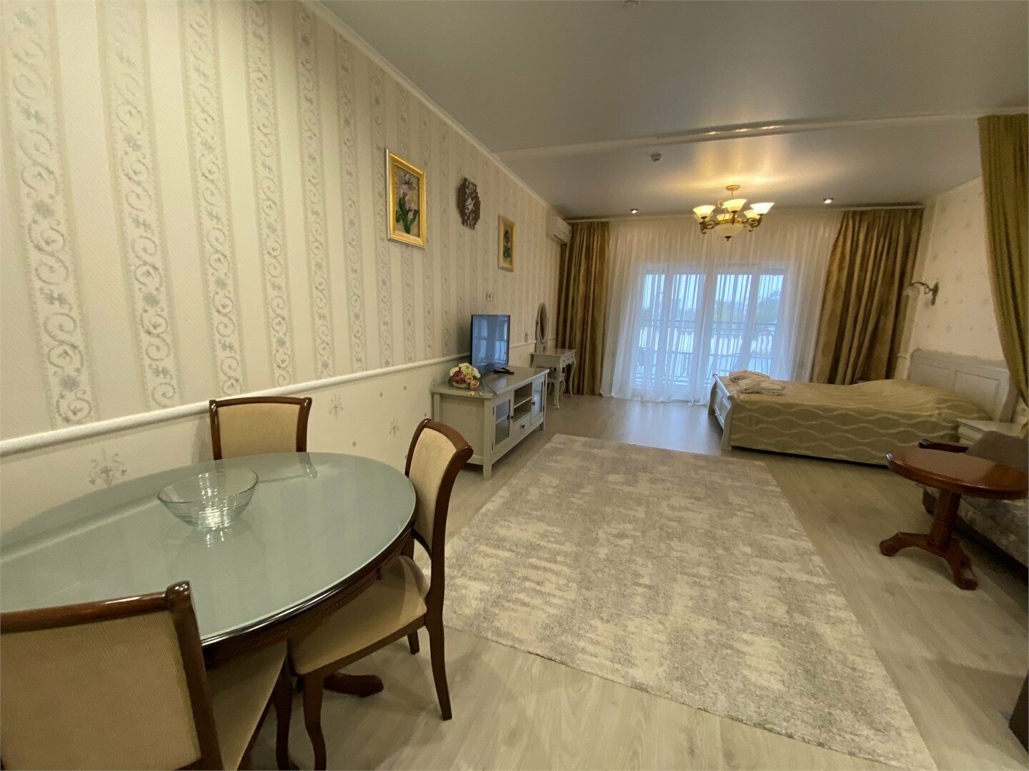 Апартаменты-студио с балконом для четверых