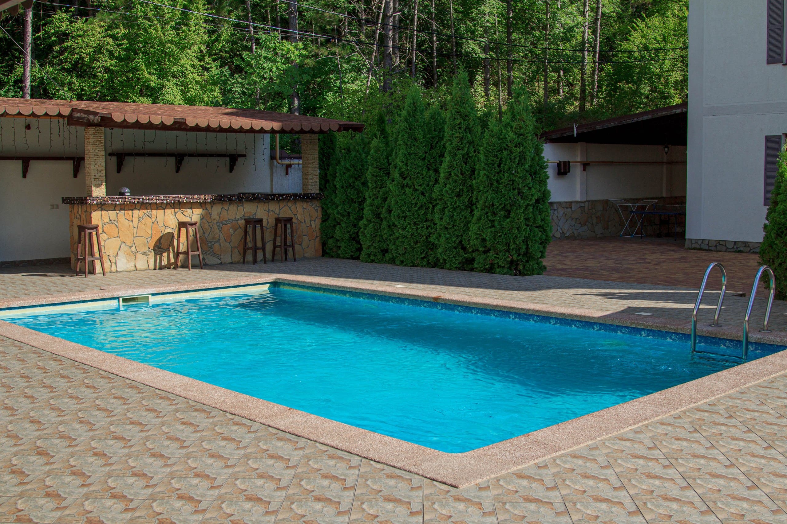 Стандарт с кухней, вид на бассейн (1 этаж), до 4-х гостей