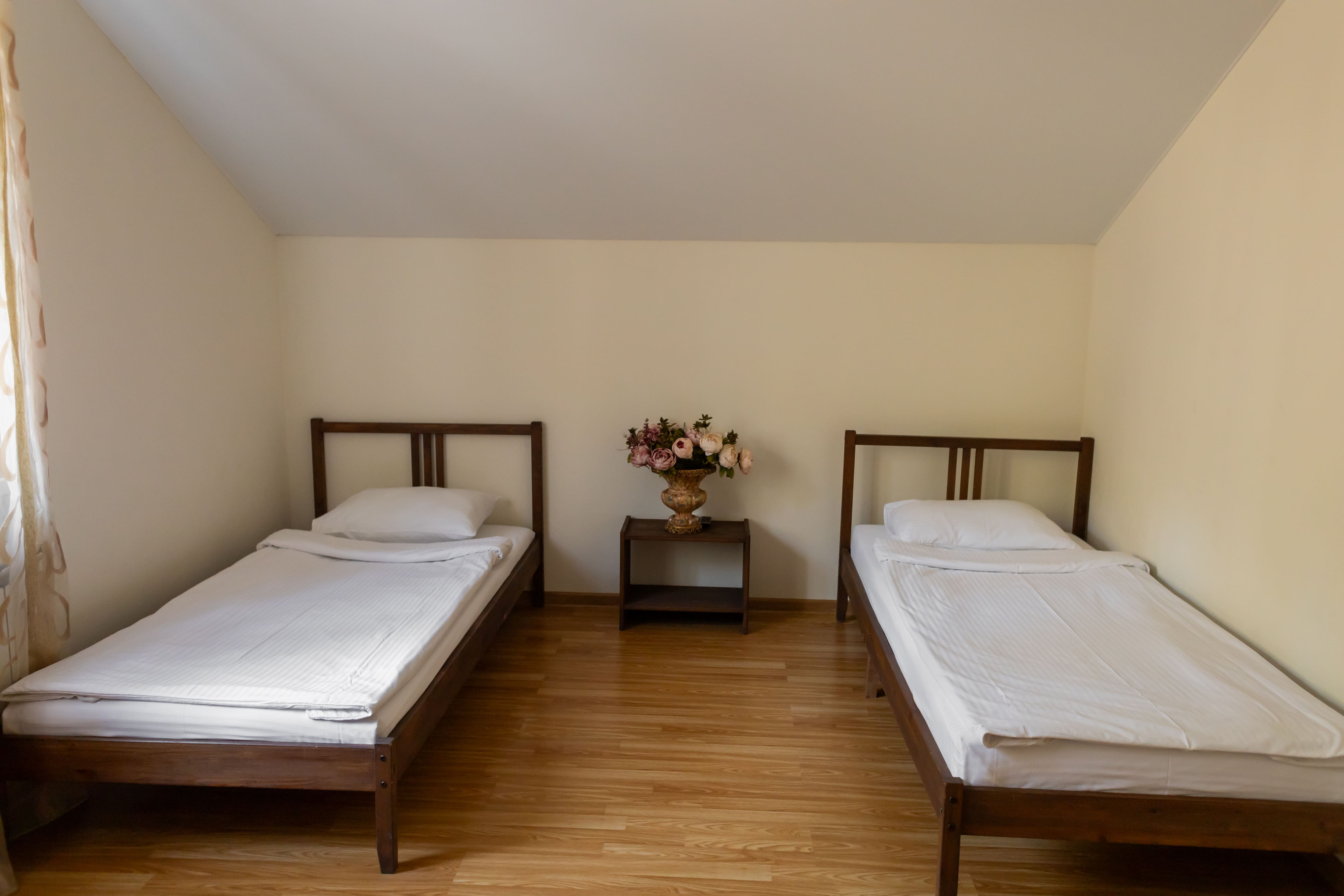 Стандарт 2-х комнатный с кухней, вид на озеро, лес, бассейн (4 этаж), до 6-ти гостей