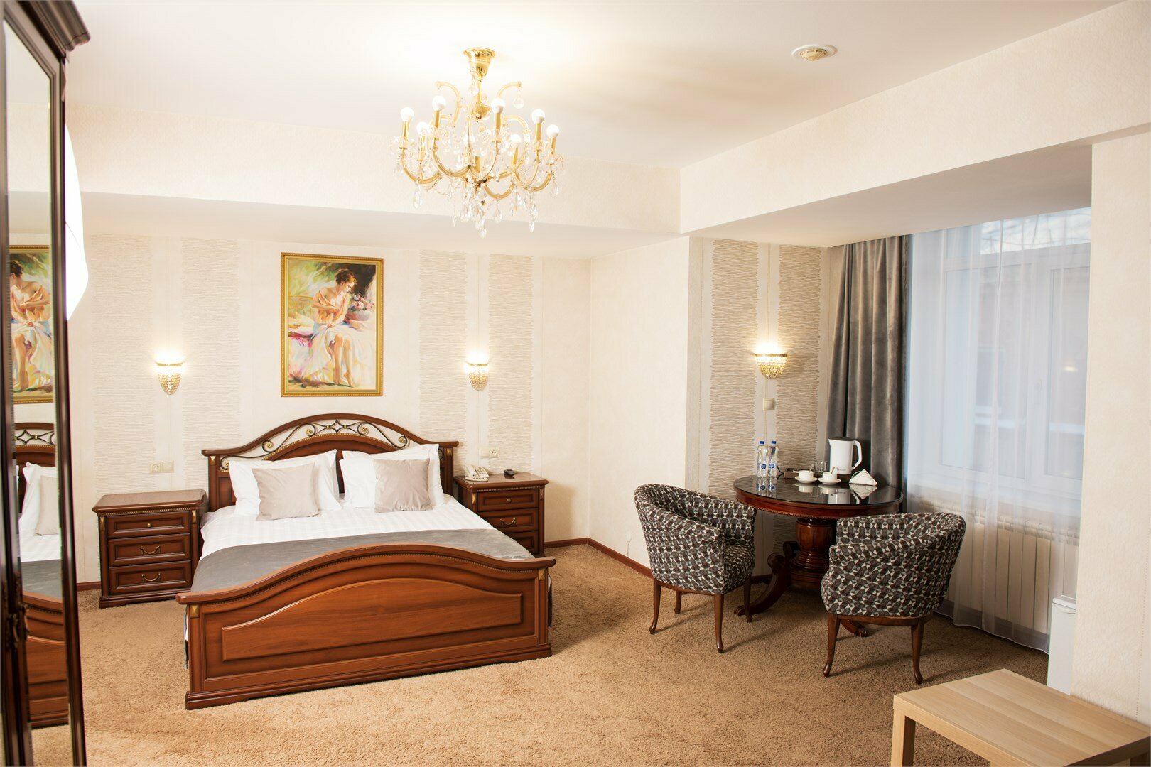 Джуниор Сюит