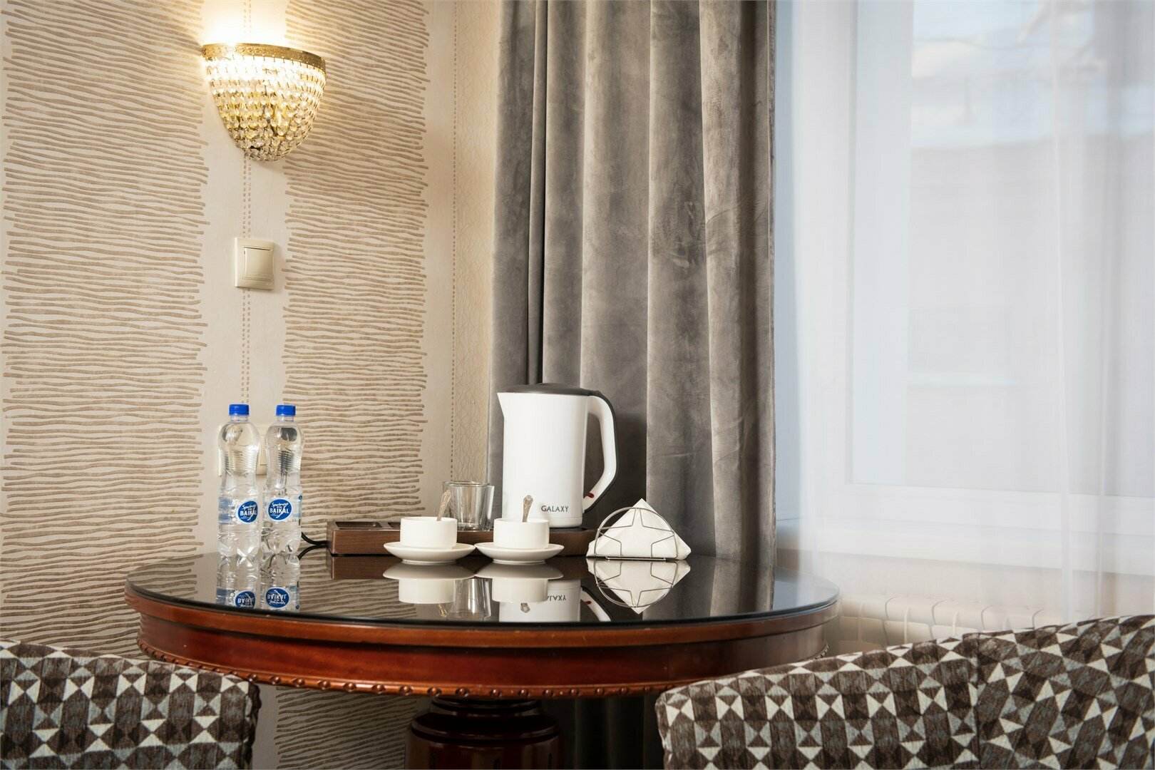 Джуниор Сюит