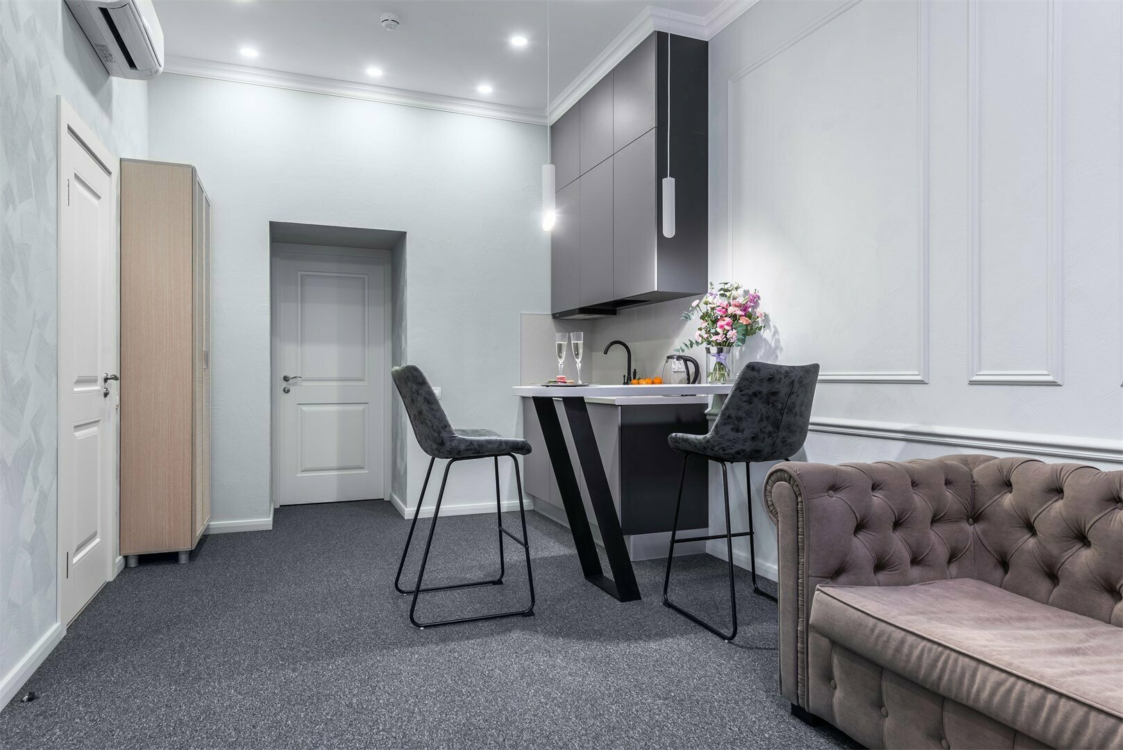 Студия с диваном