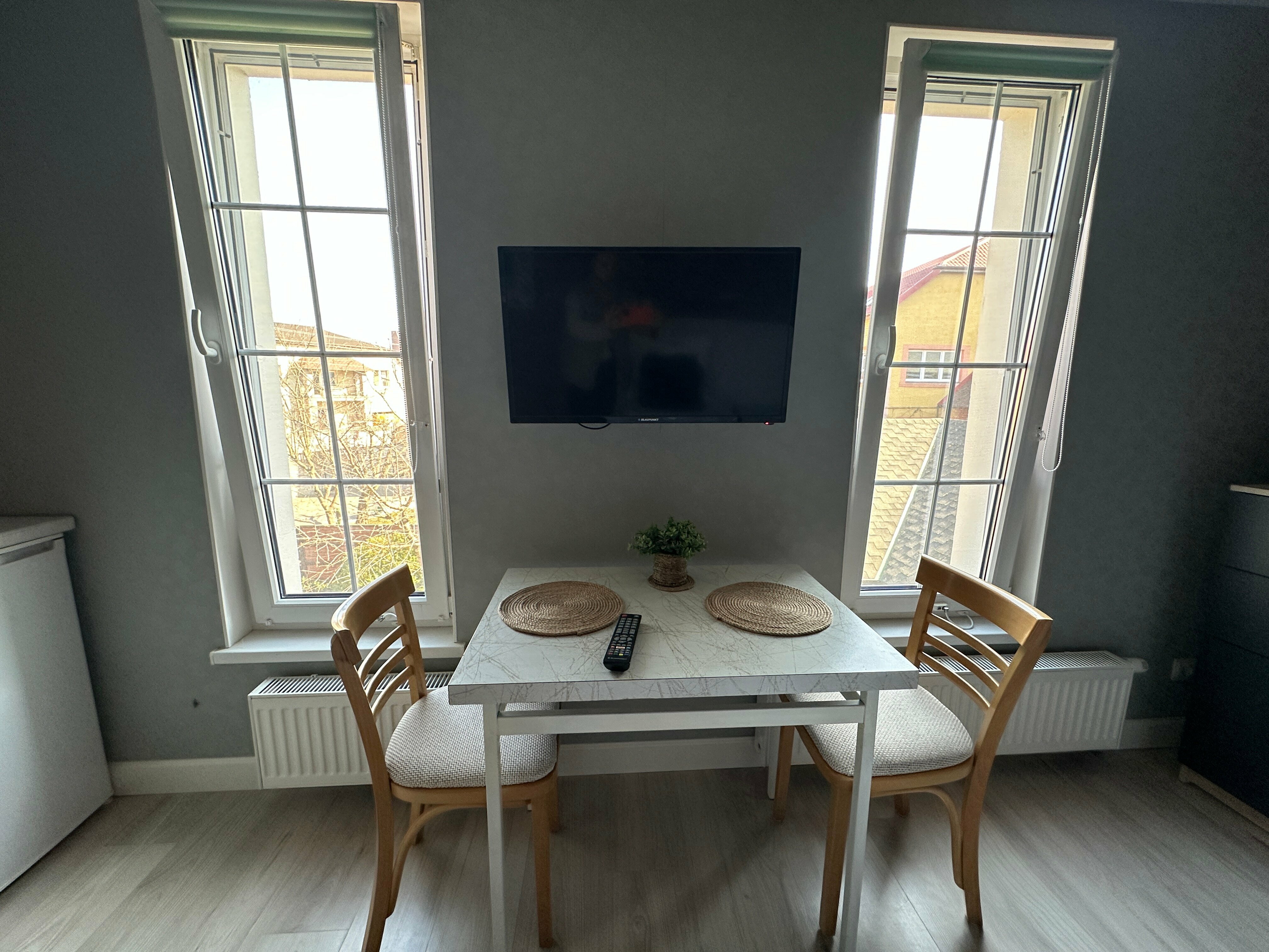 Небольшой двухместный номер с 2 отдельными кроватями