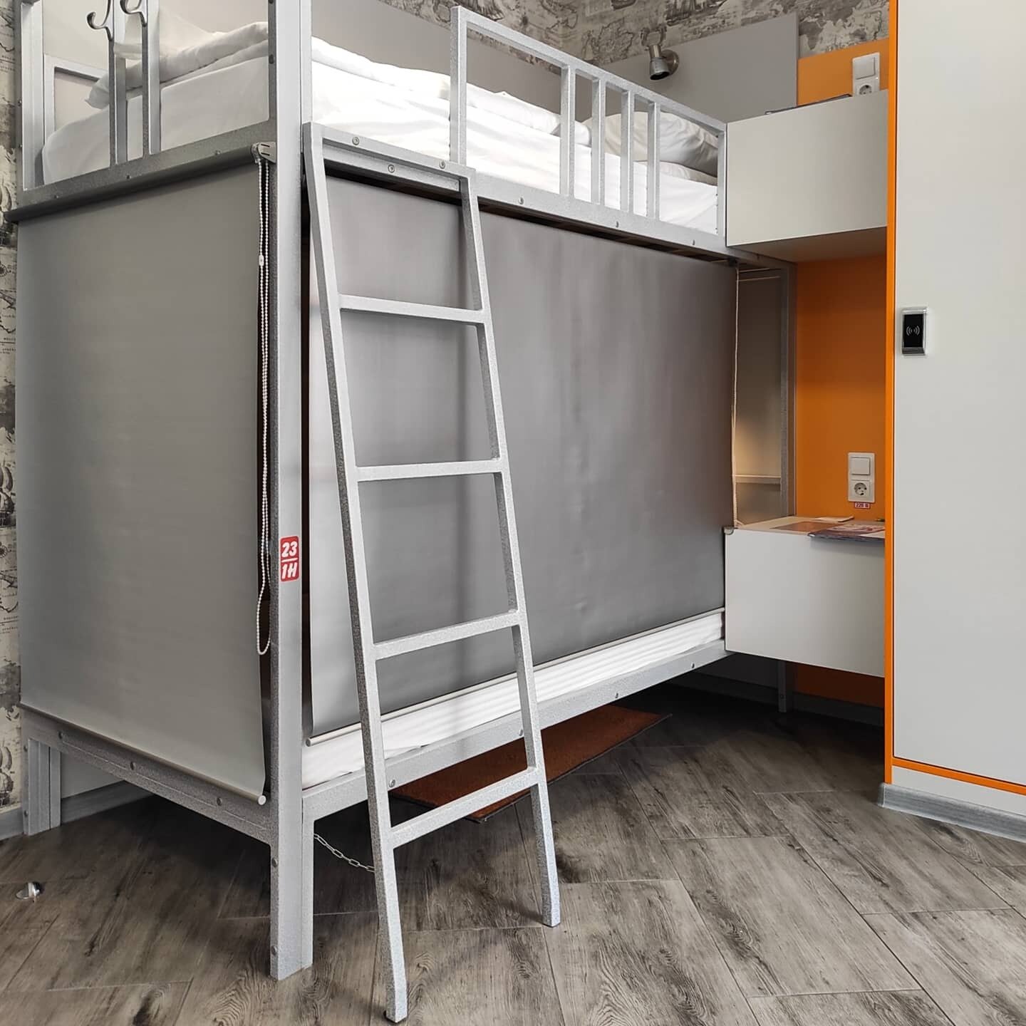 Женский номер нижний (шторка)