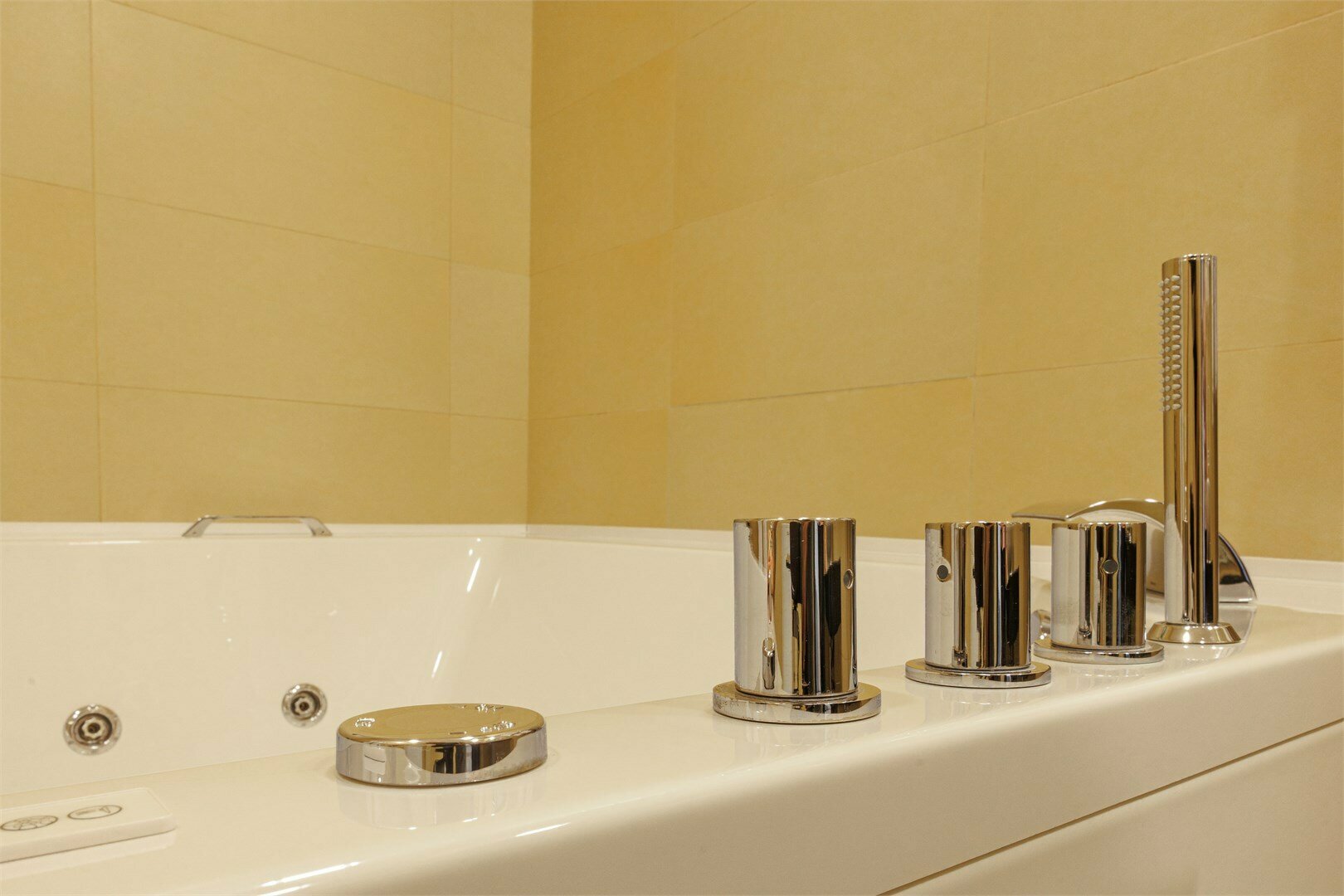 Люкс с кроватью размера "queen-size" и гидромассажной ванной