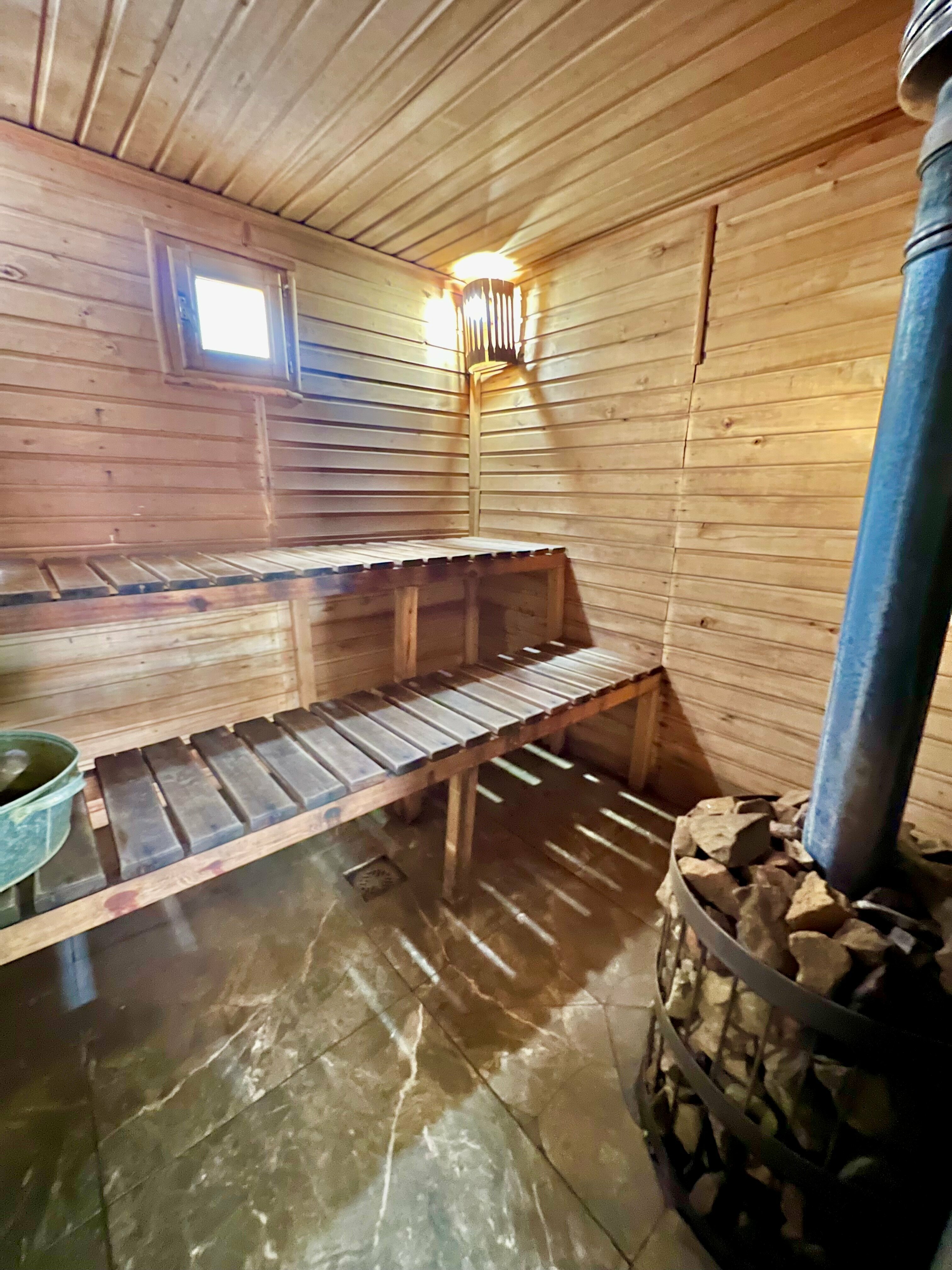 Семейный номер с видом на озеро