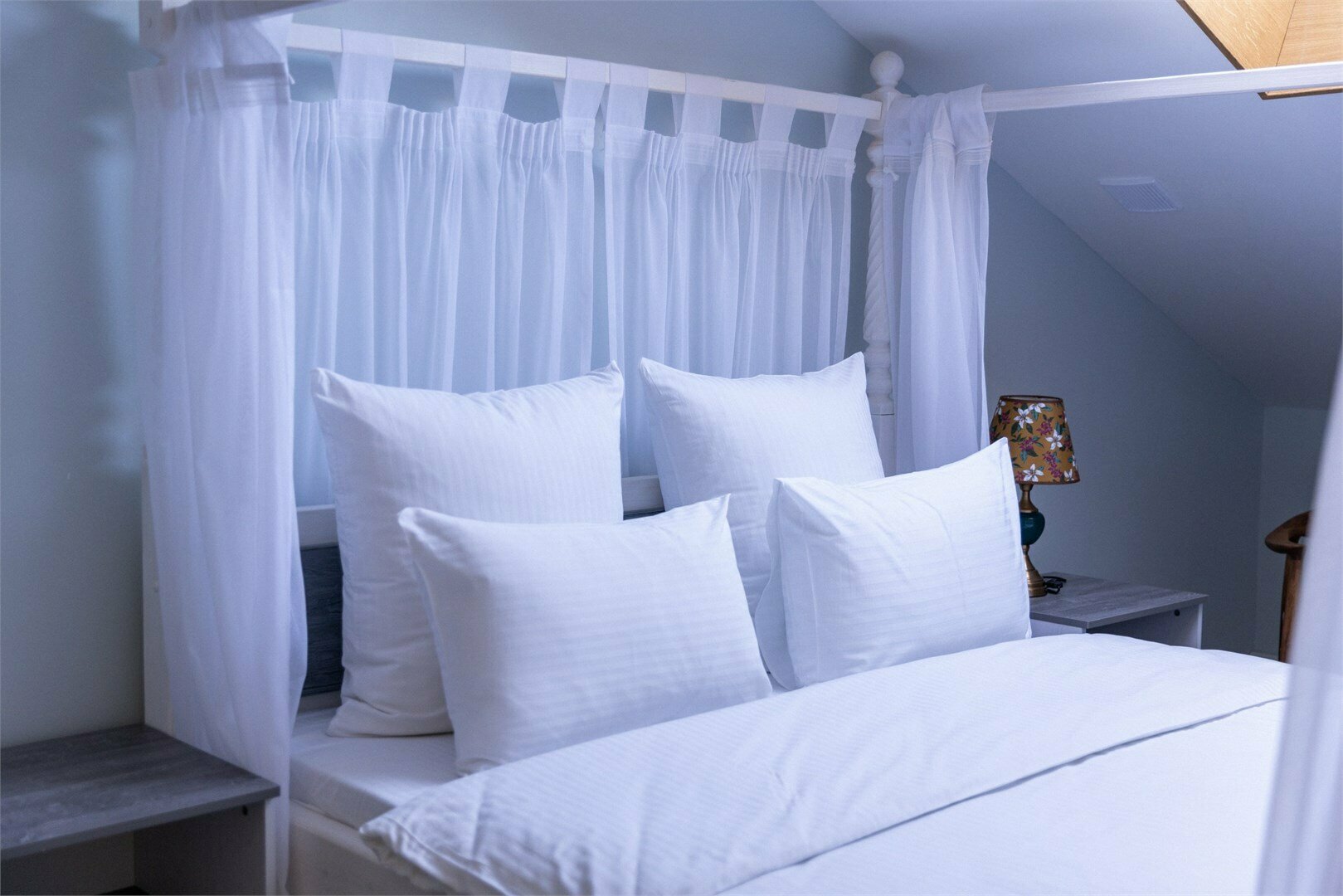 Арт-Комфорт с одной двуспальной кроватью