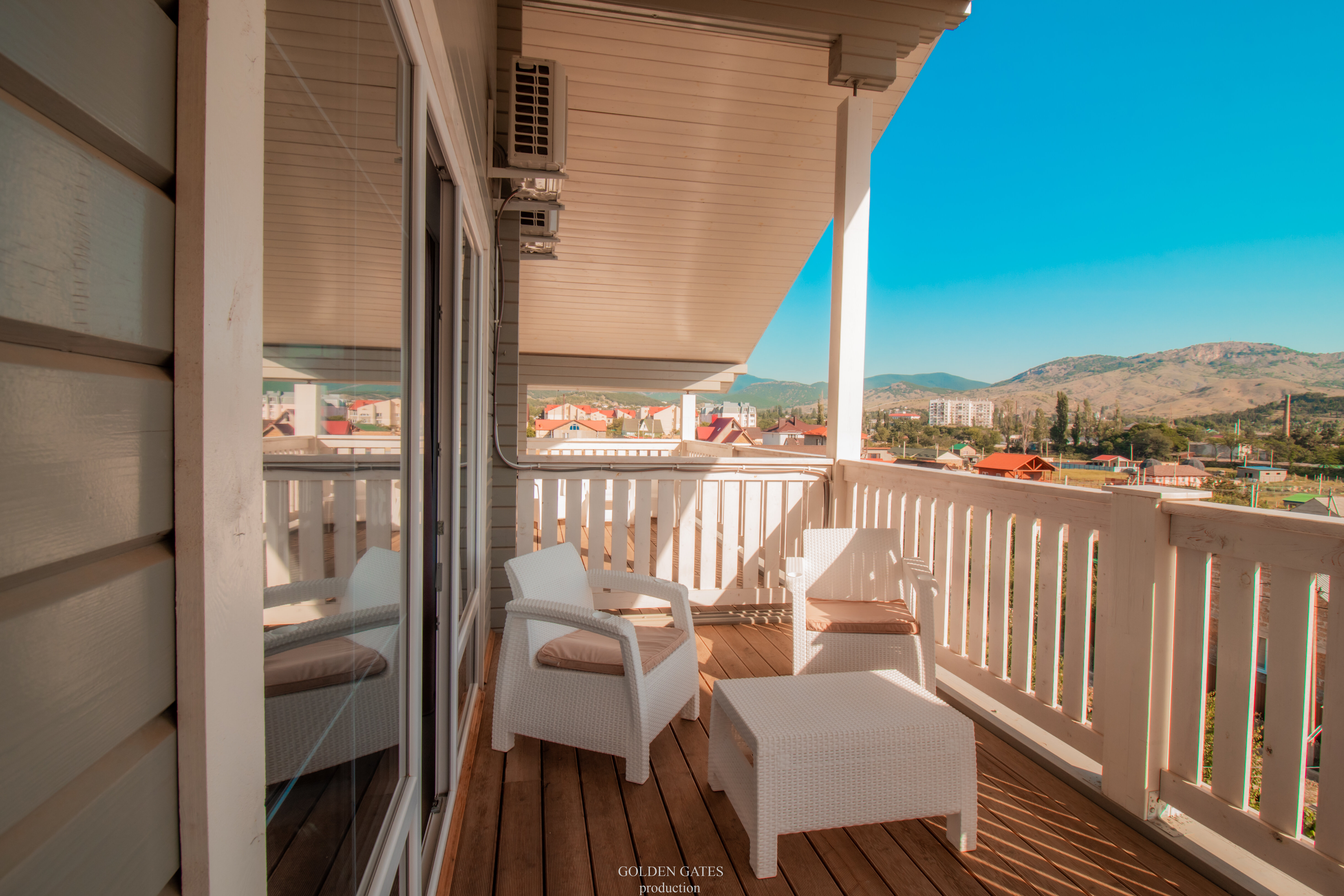 Семейный номер с видом на горы