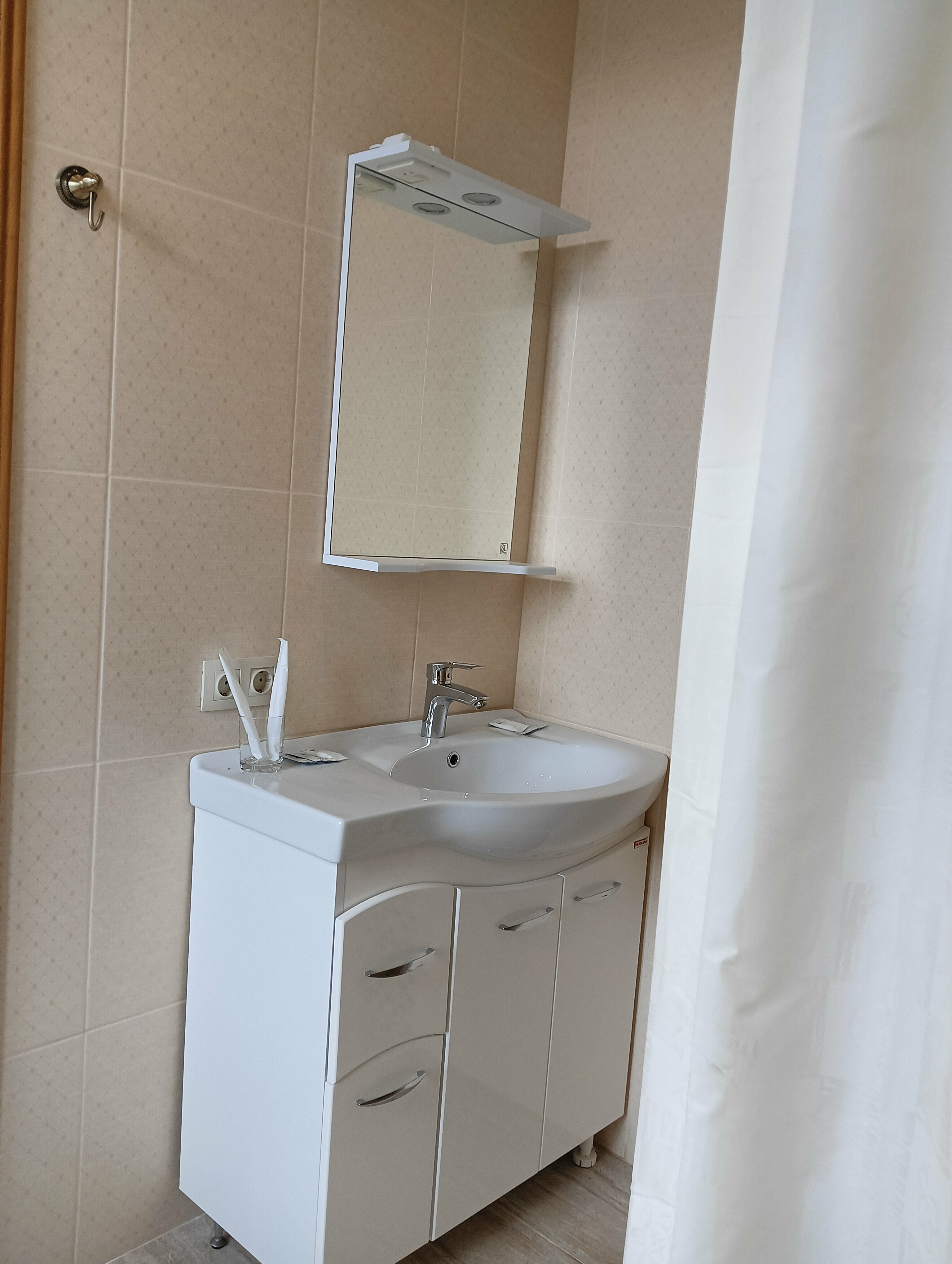 Трехместный номер с основными удобствами