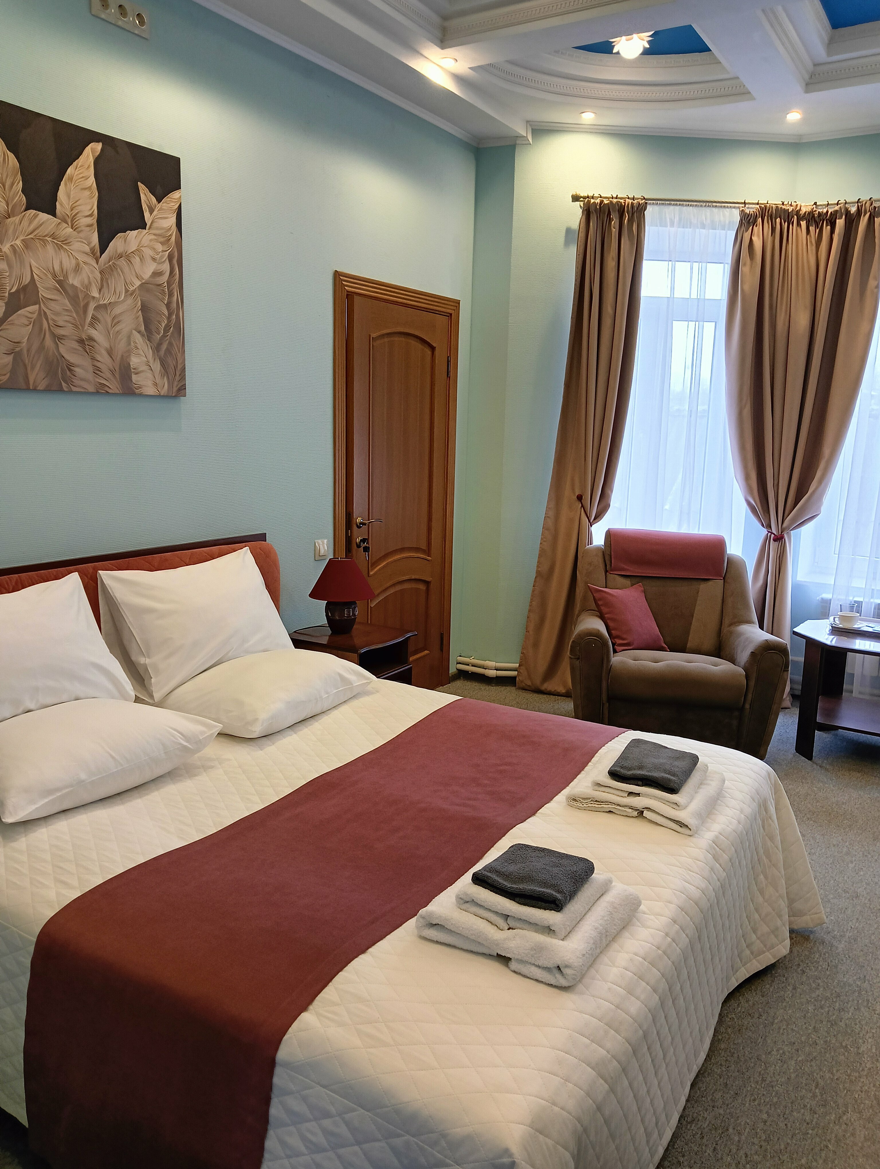 Трехместный номер с основными удобствами