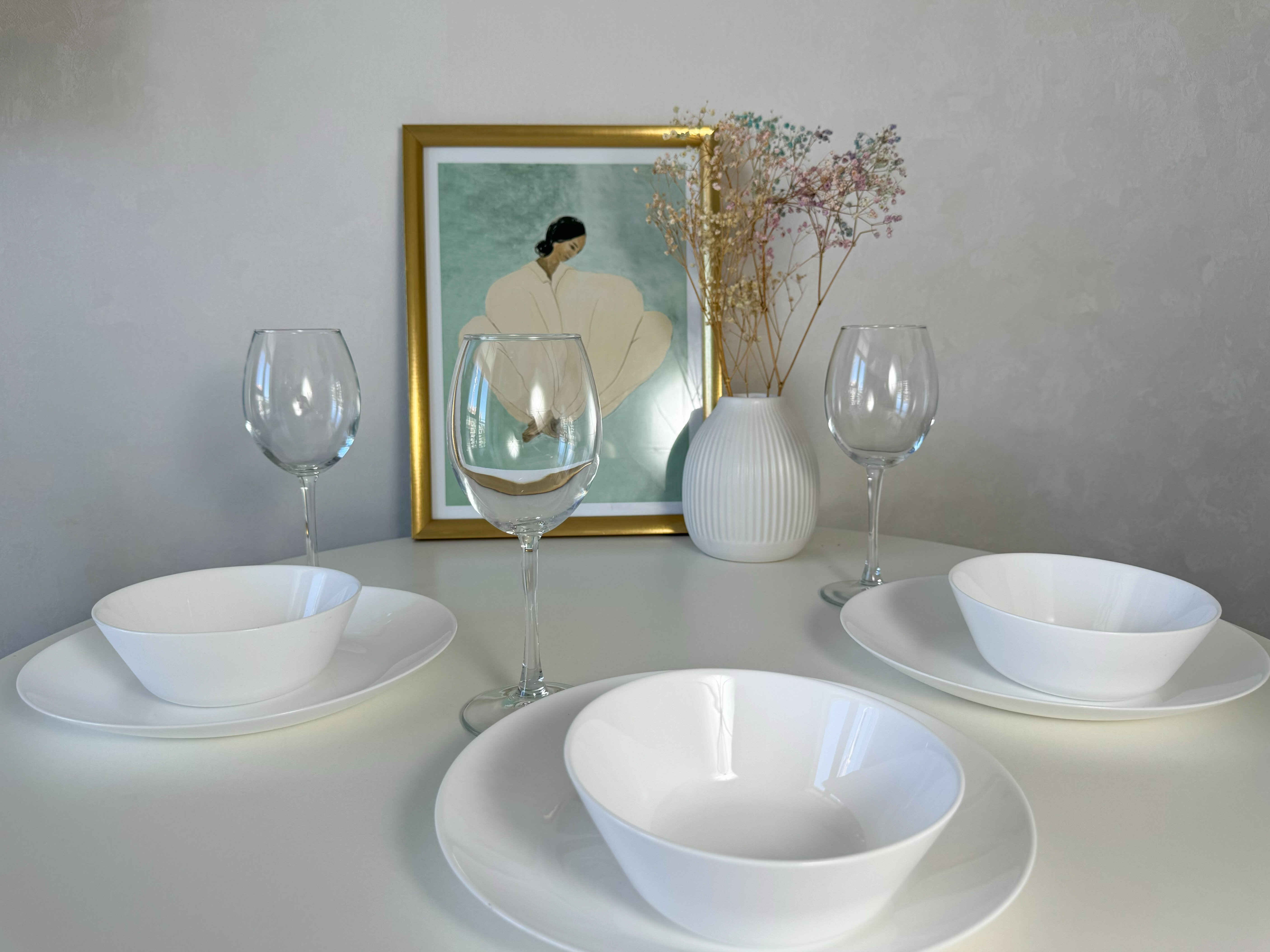 Студия для троих с балконом и просторной ванной на 12 этаже (О212)