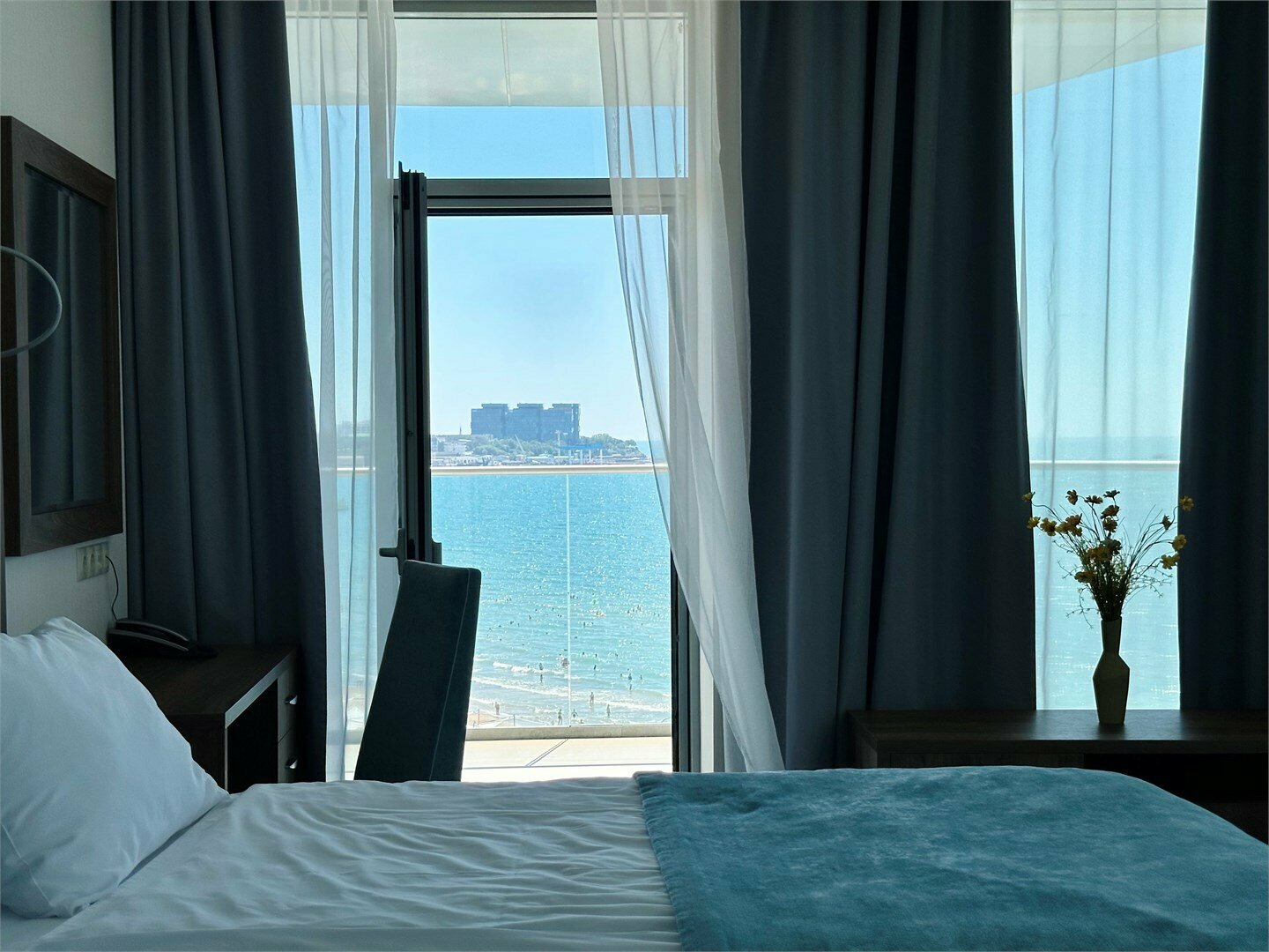 Трехкомнатные Апартаменты с террасой и видом на море