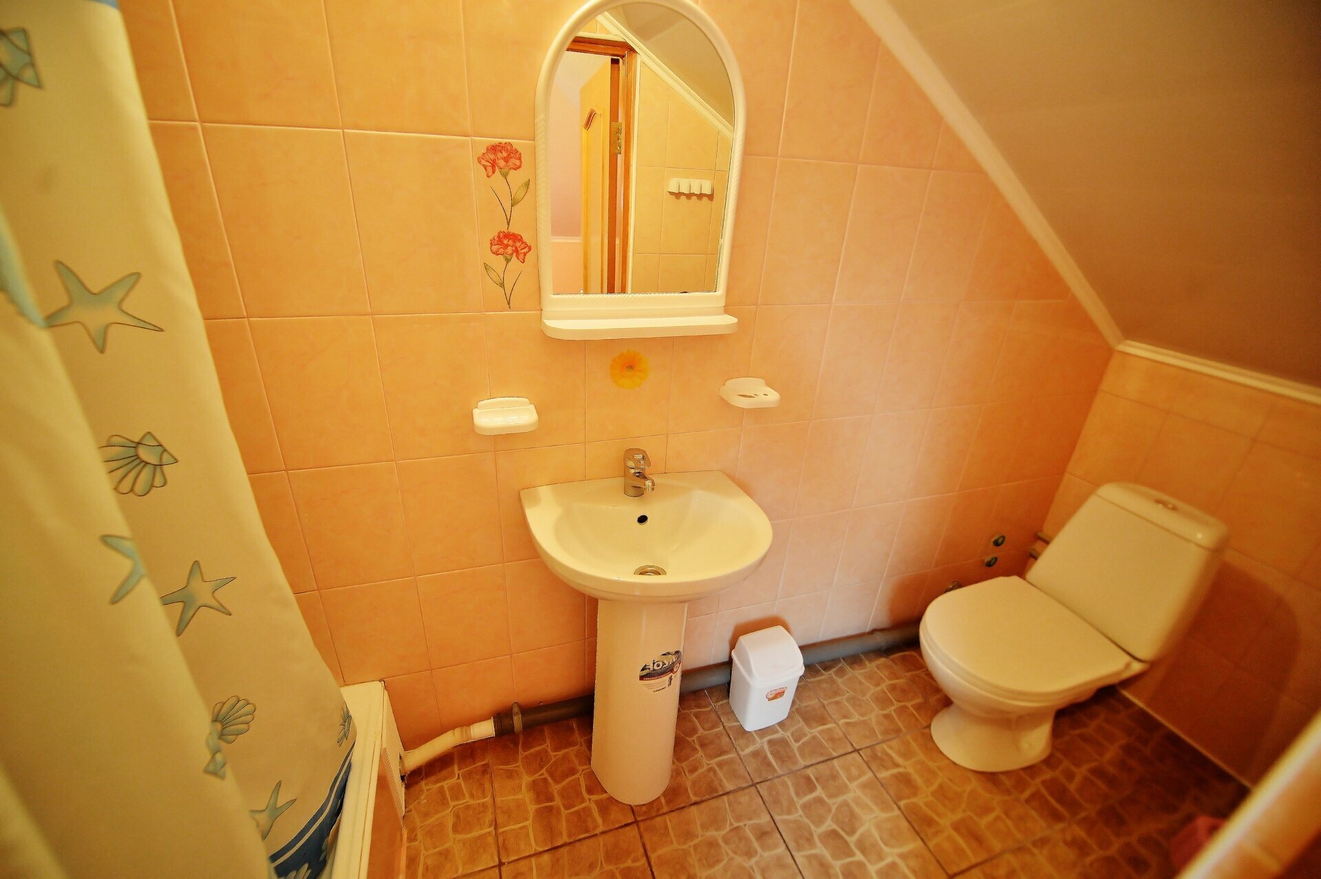 Трехместный номер "Стандарт" мансарда 44