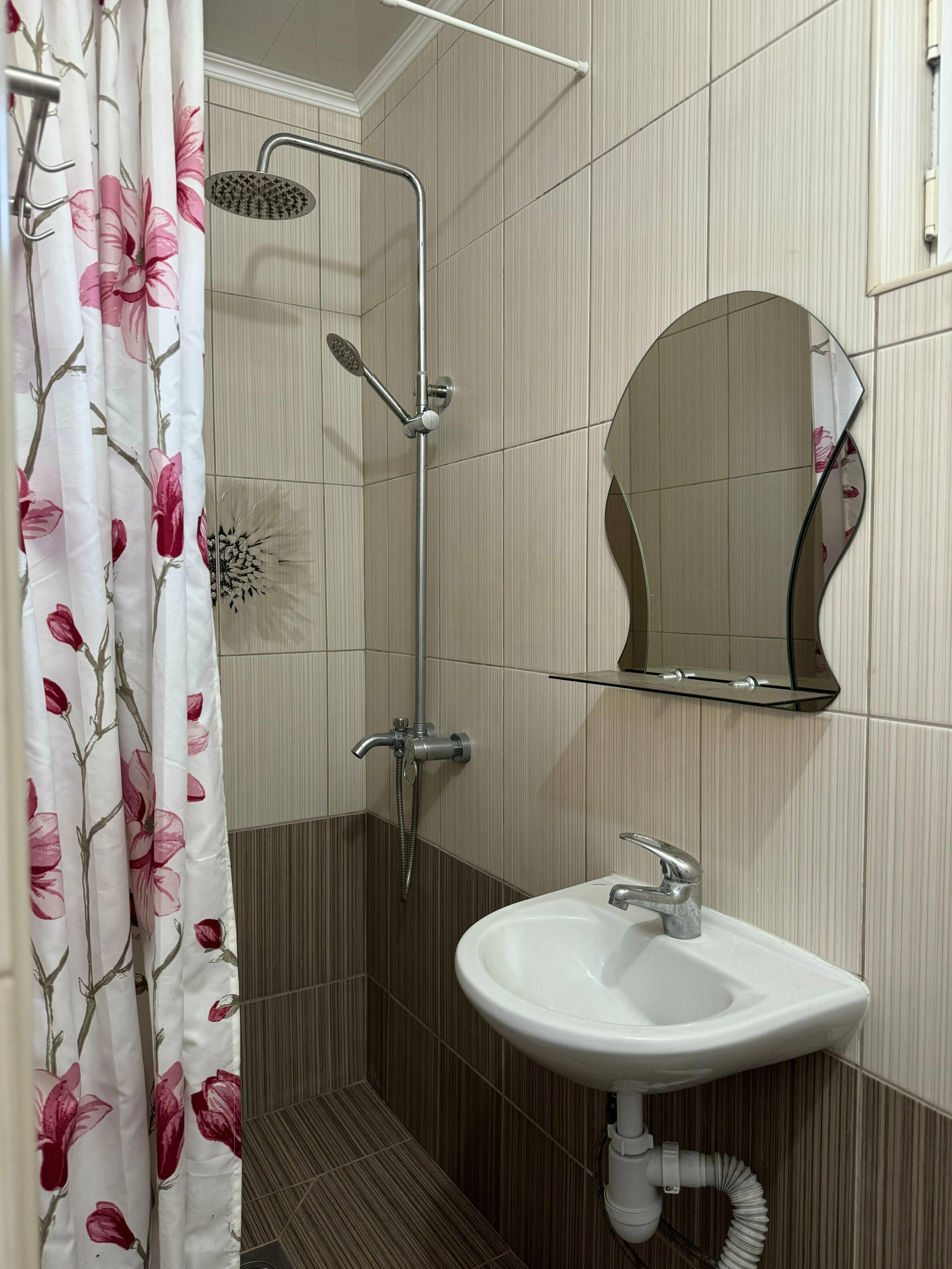 Двухместный номер с 1 кроватью или 2 отдельными кроватями и общей ванной комнатой