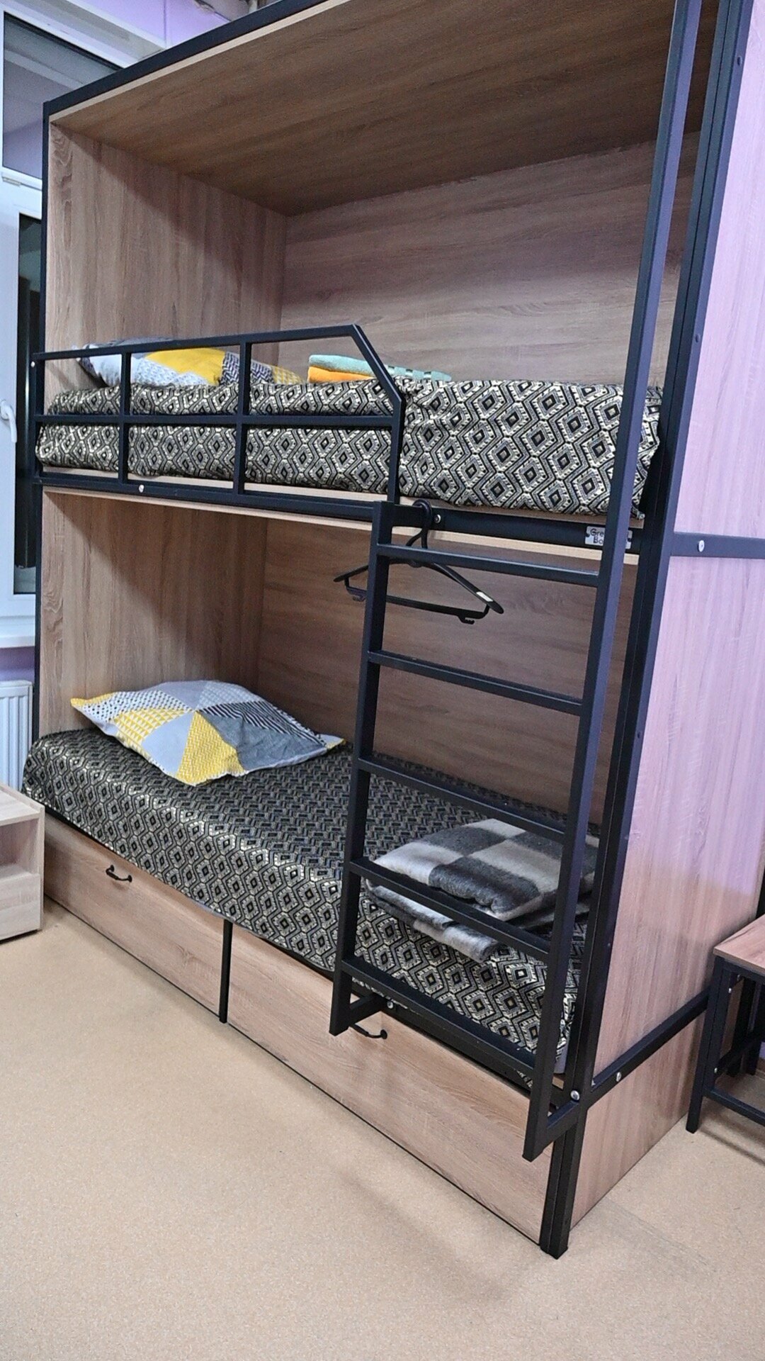 Кровать в общем 8-местном номере