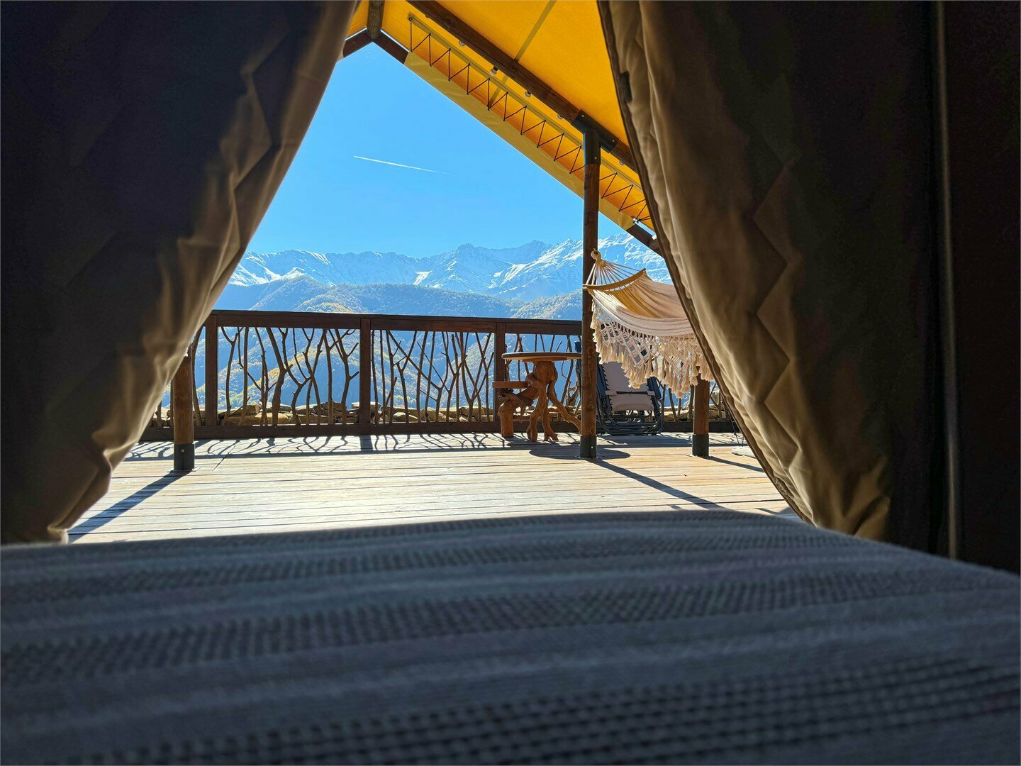 Релакс-шатёр с банным чаном на террасе