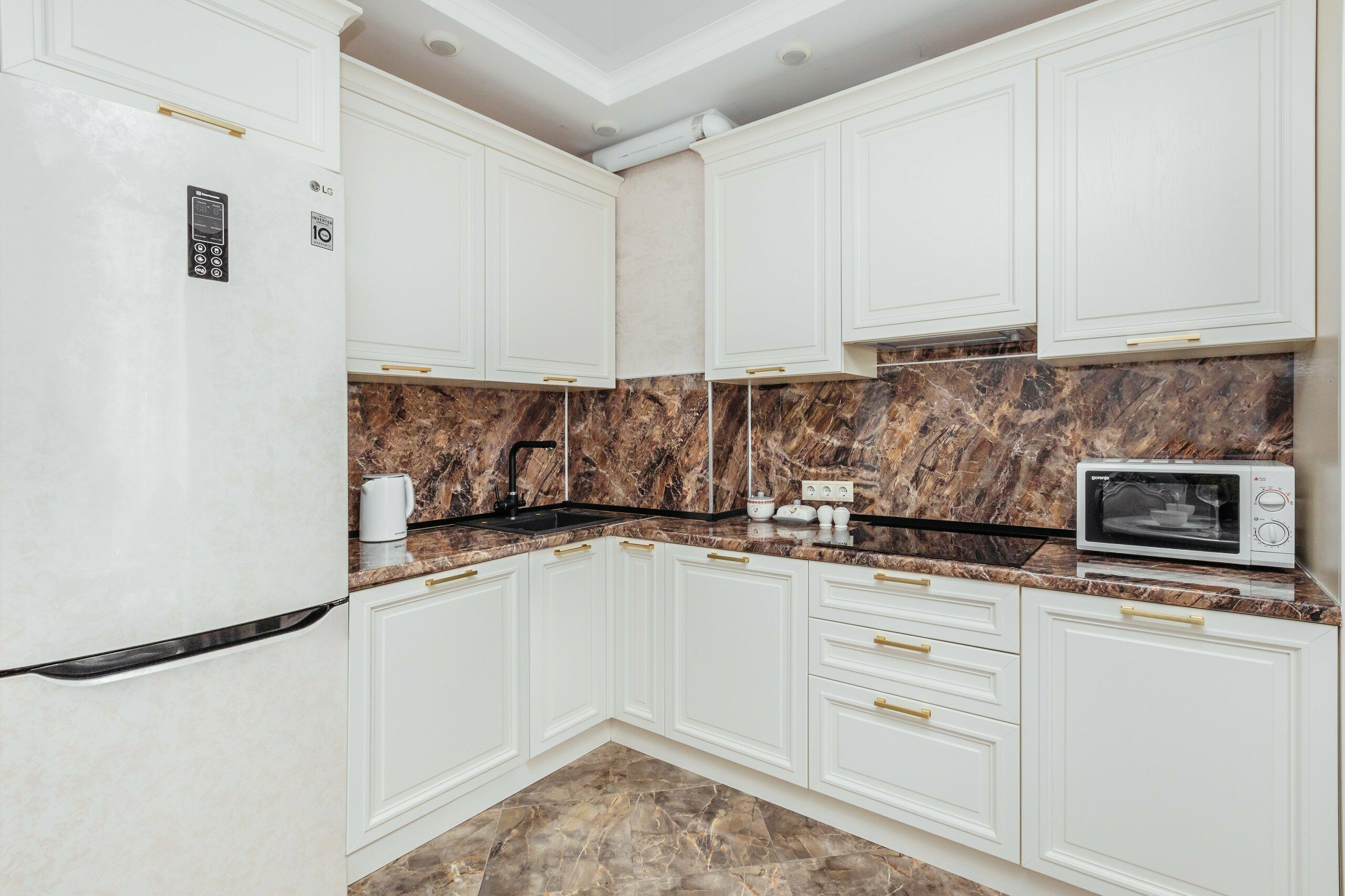 Апартаменты 2-комнатные для 5-х с балконом