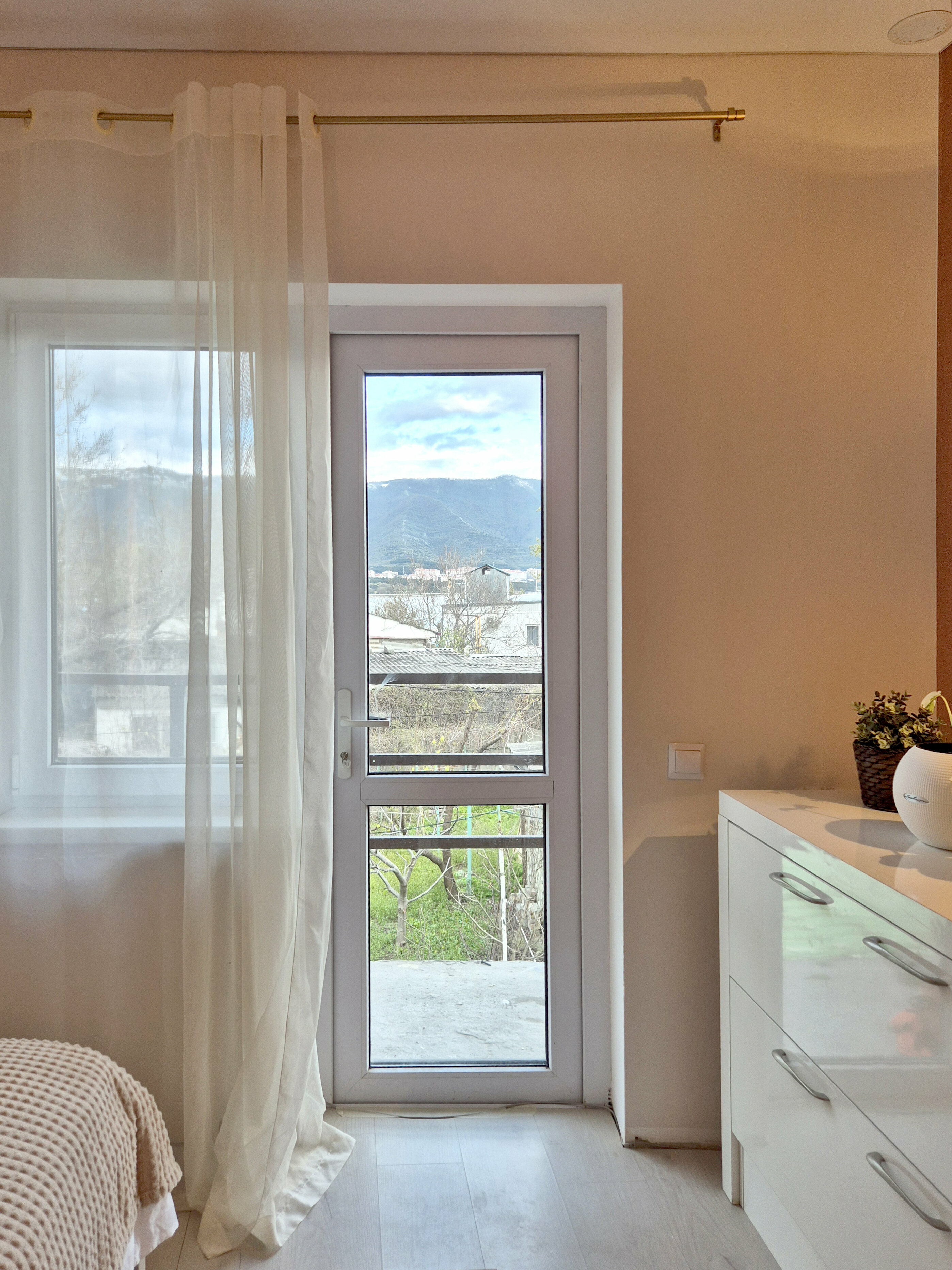 Улучшенный трехместный номер с видом на море