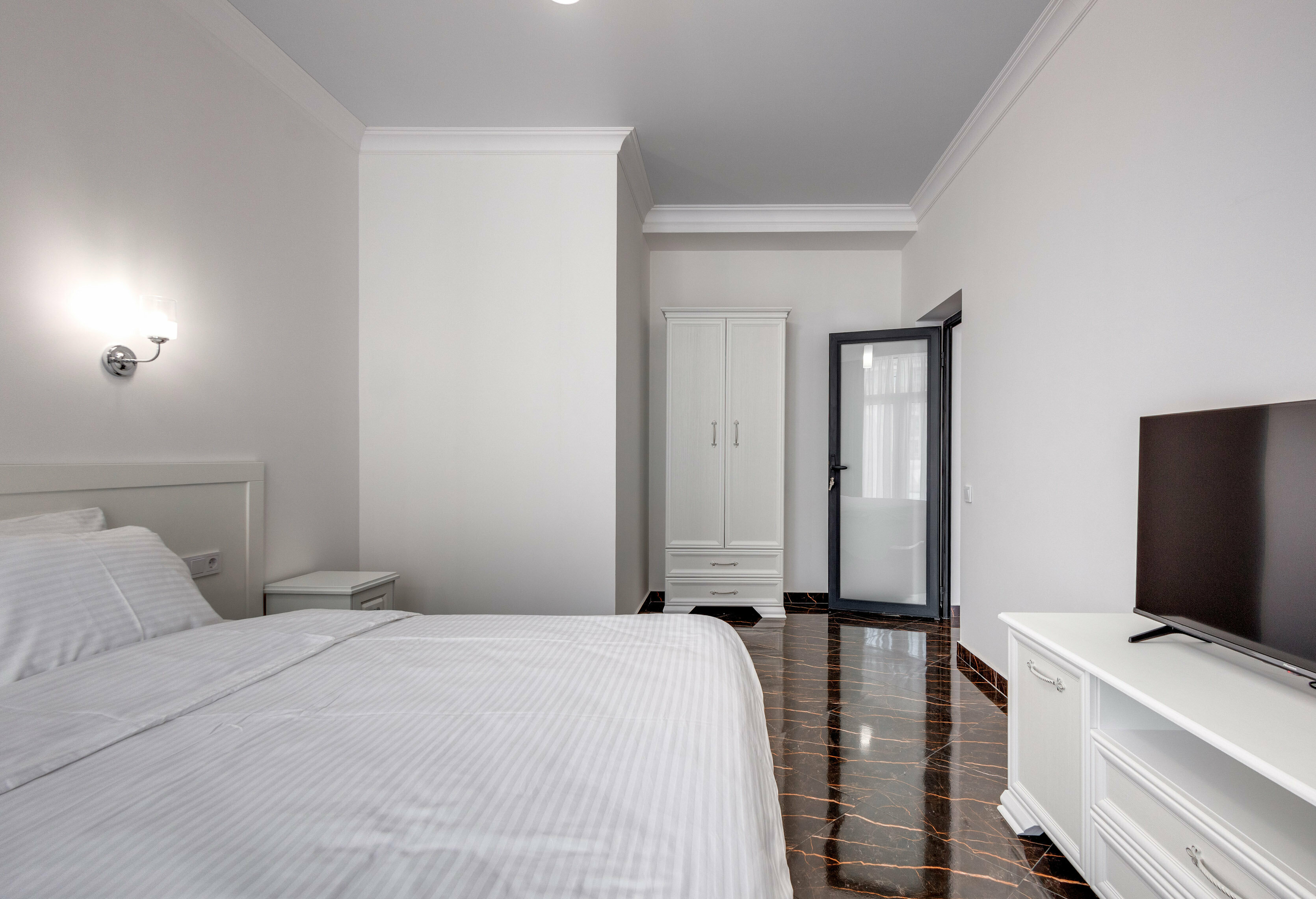 Апартаменты со спальней и кухней