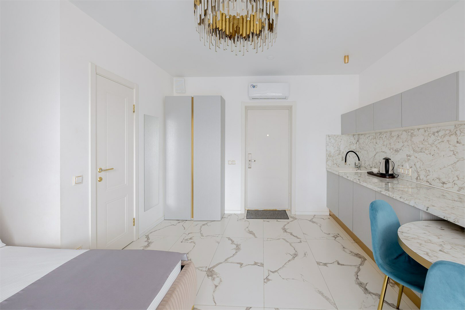 Делюкс видовой с балконом и террасой