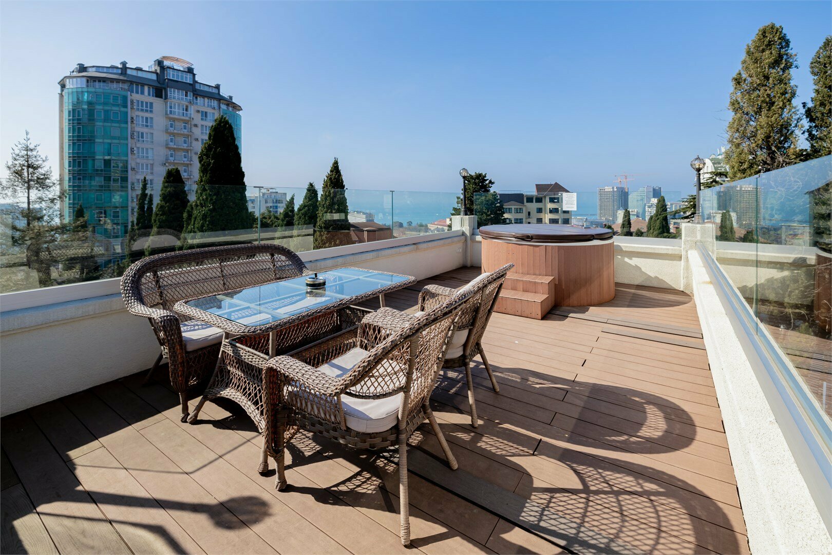 Студио с панорамным видом с террасой и джакузи