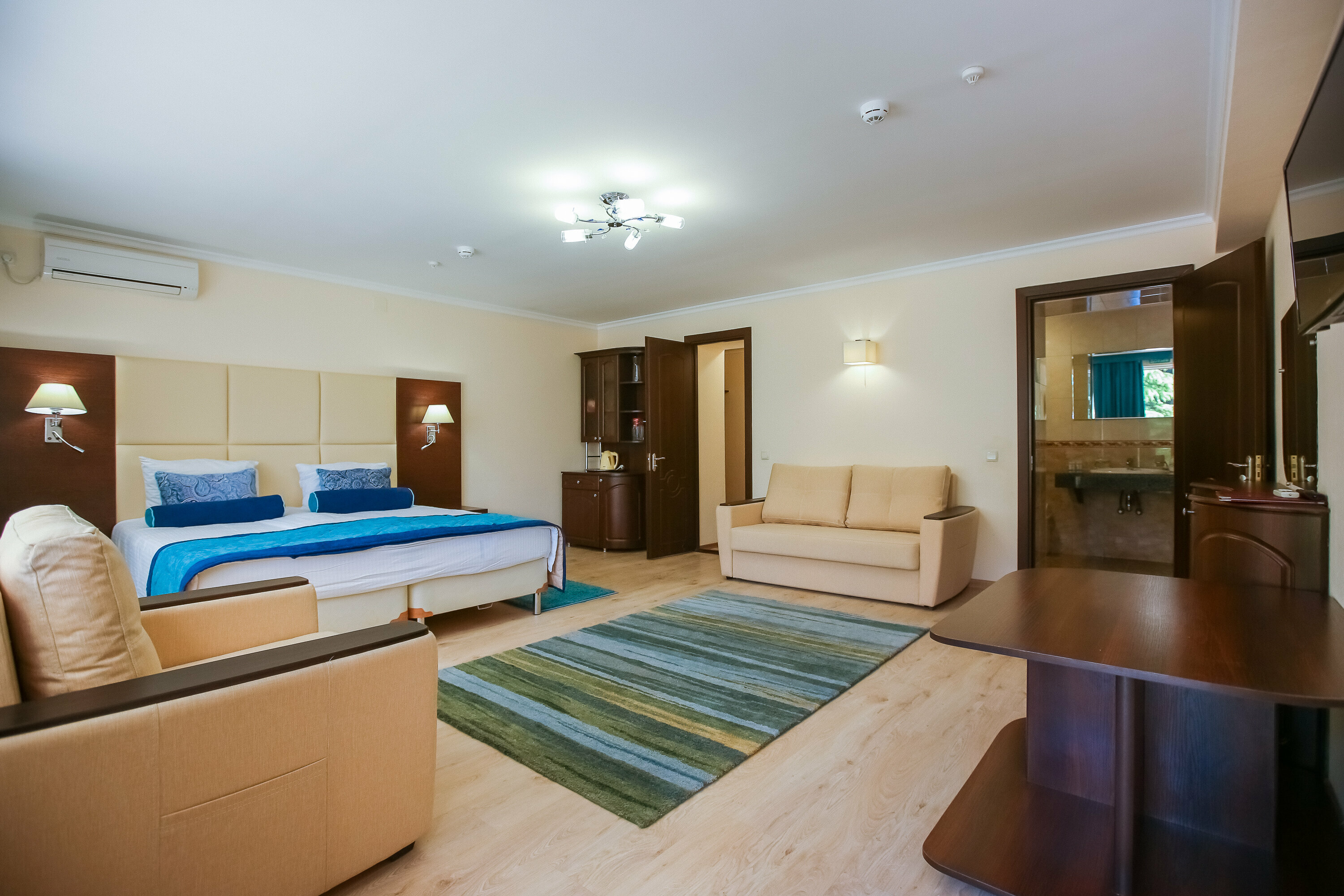 Люкс с кроватью размера «king-size»