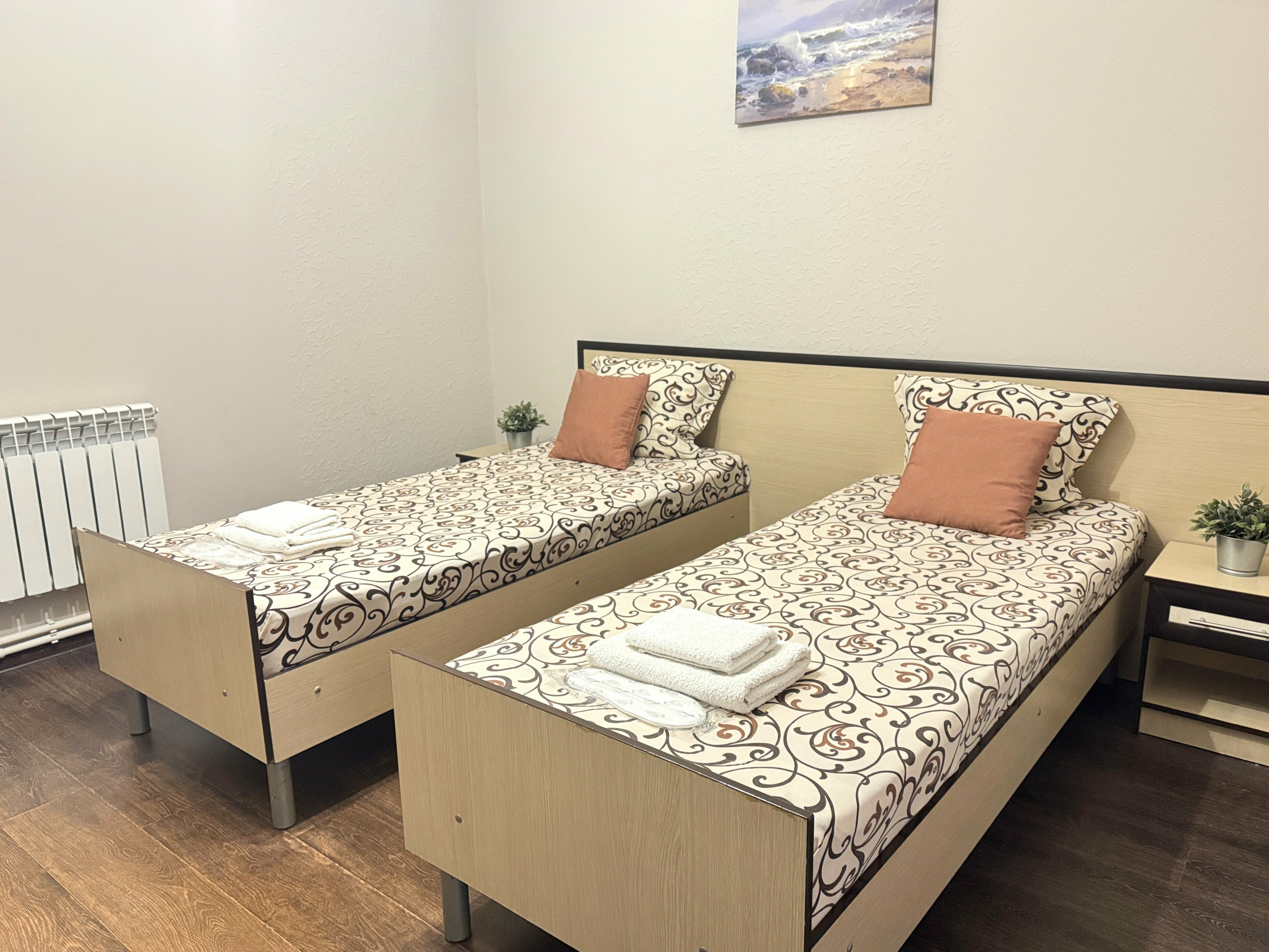 Семейный стандарт 2+2 (без окна) с раздельными кроватями и диваном