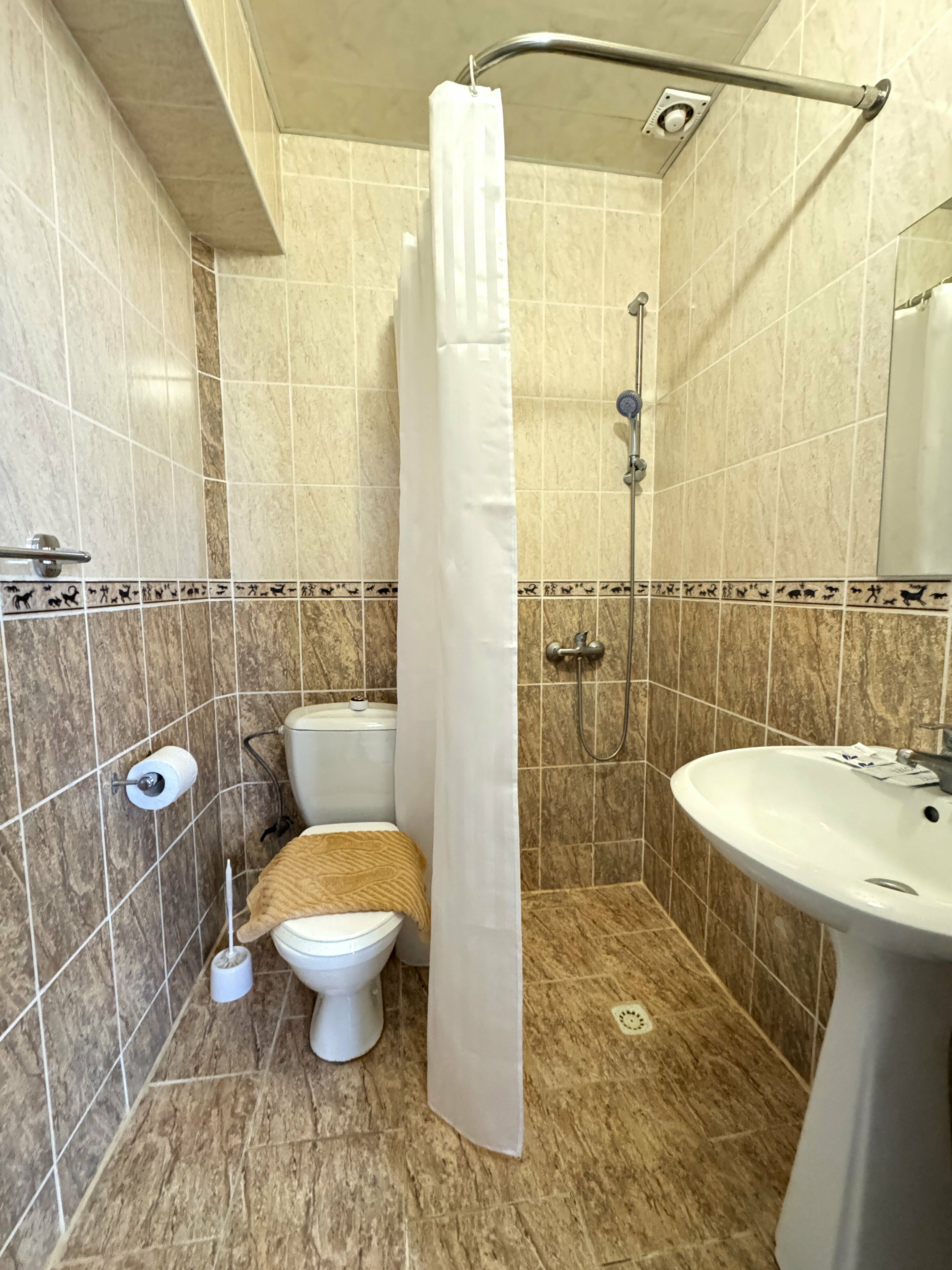 Семейный улучшенный 2+2 с диваном (без вида из окна)