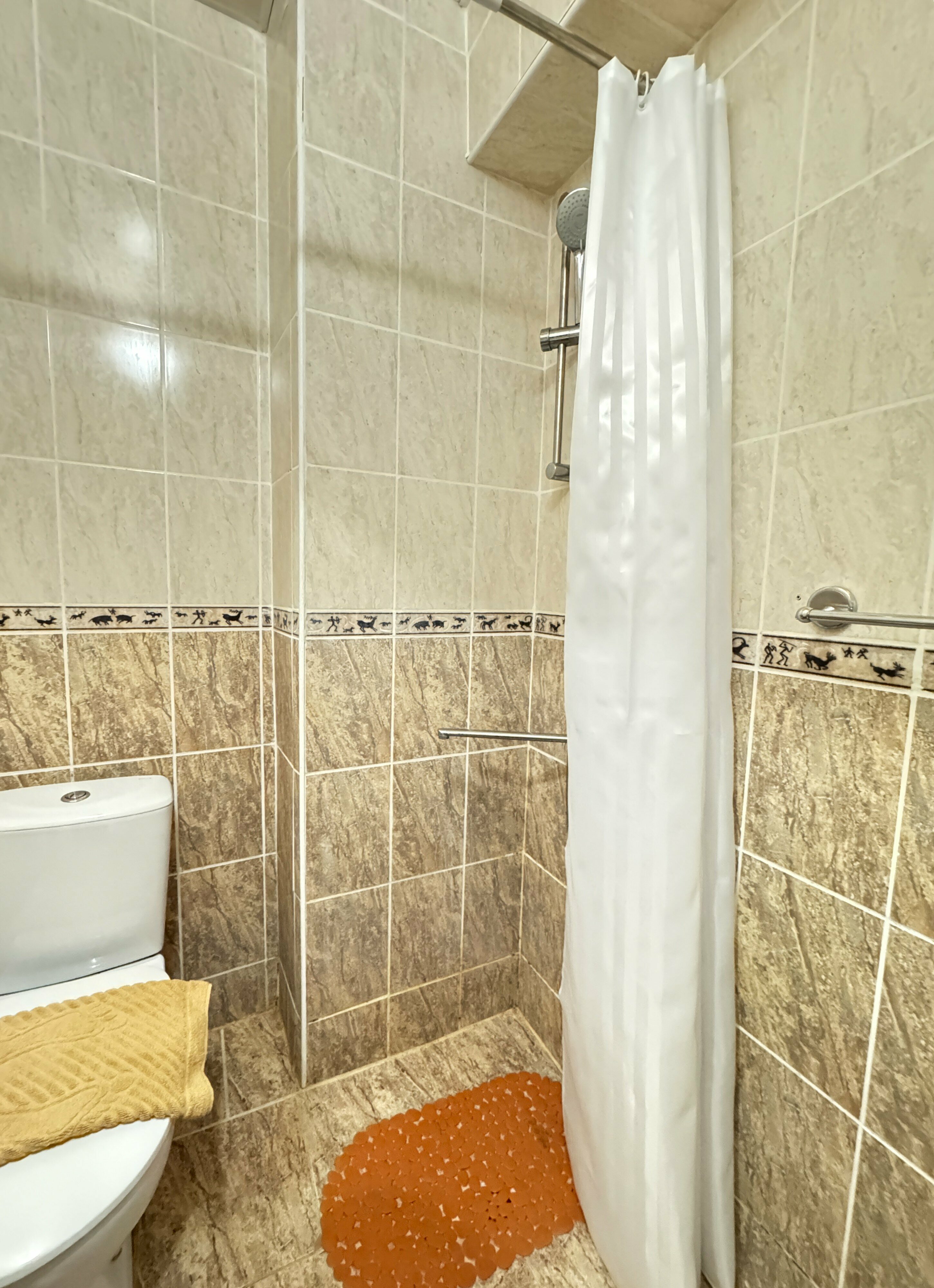 Семейный стандарт 2+2 (без окна) с двуспальной кроватью и диваном