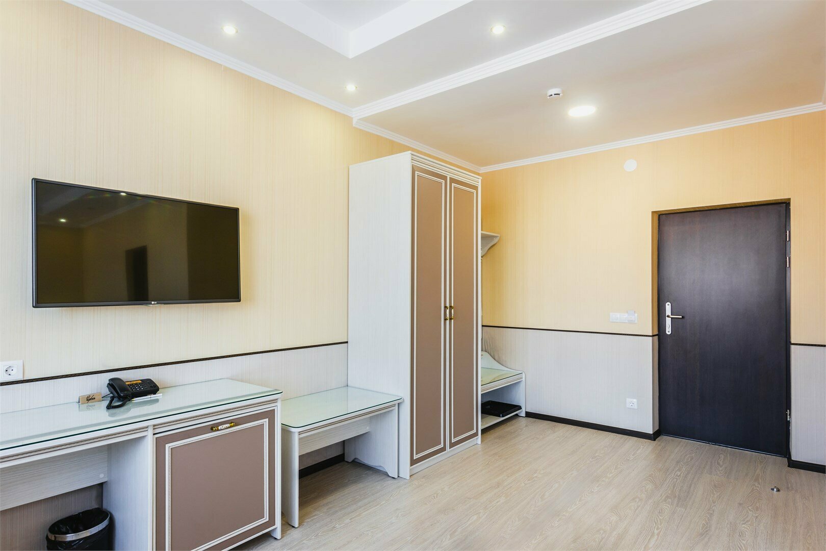 Бизнес с видом на парк без балкона