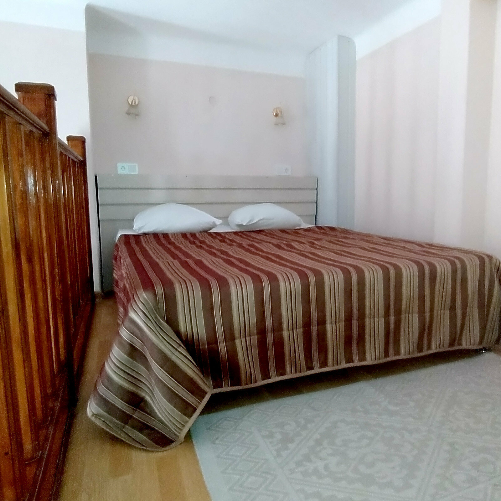 Двухуровневый 2-х местный номер с балконом, вид во двор