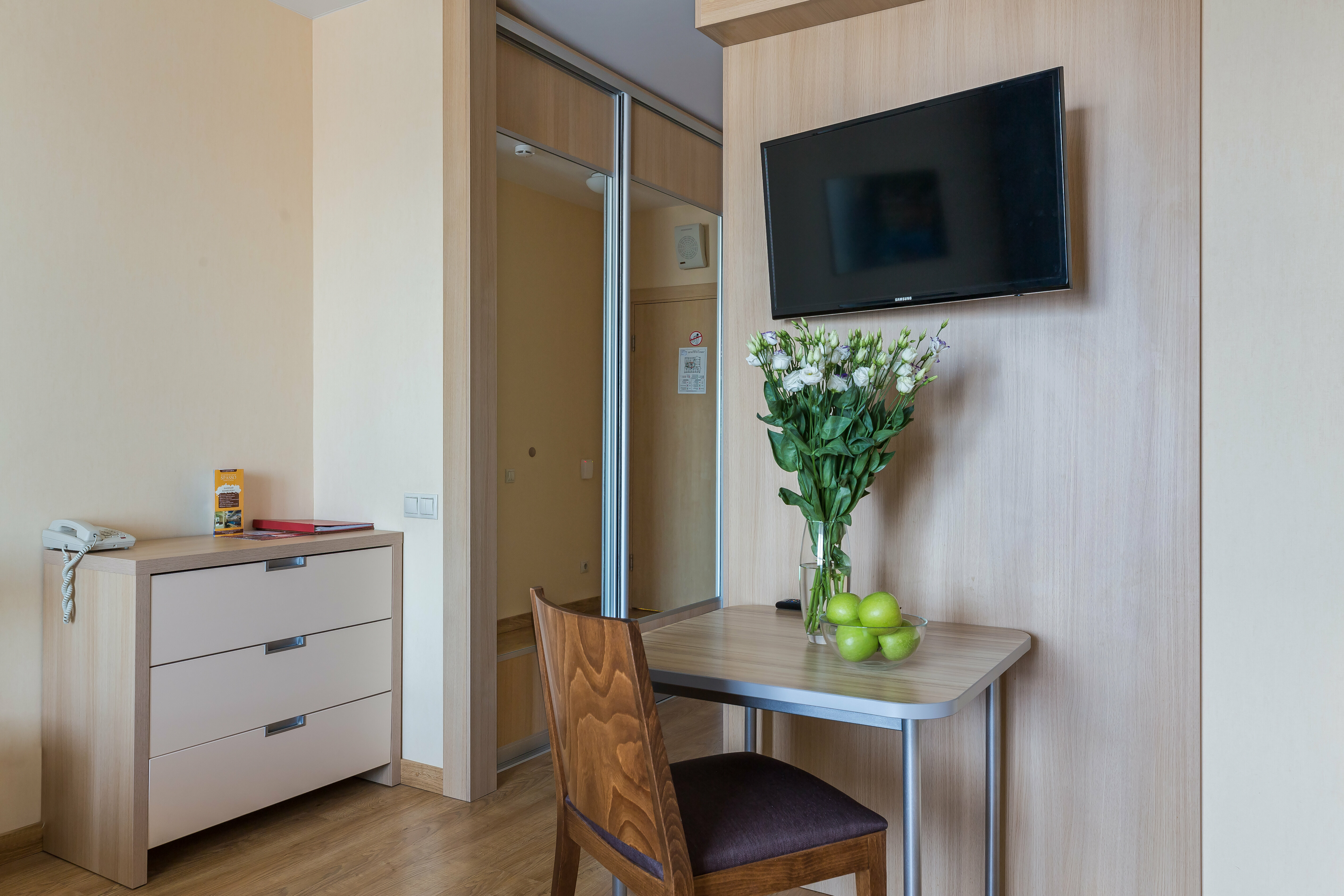 СТУДИЯ СТАНДАРТ С ОДНОЙ ДВУСПАЛЬНОЙ КРОВАТЬЮ