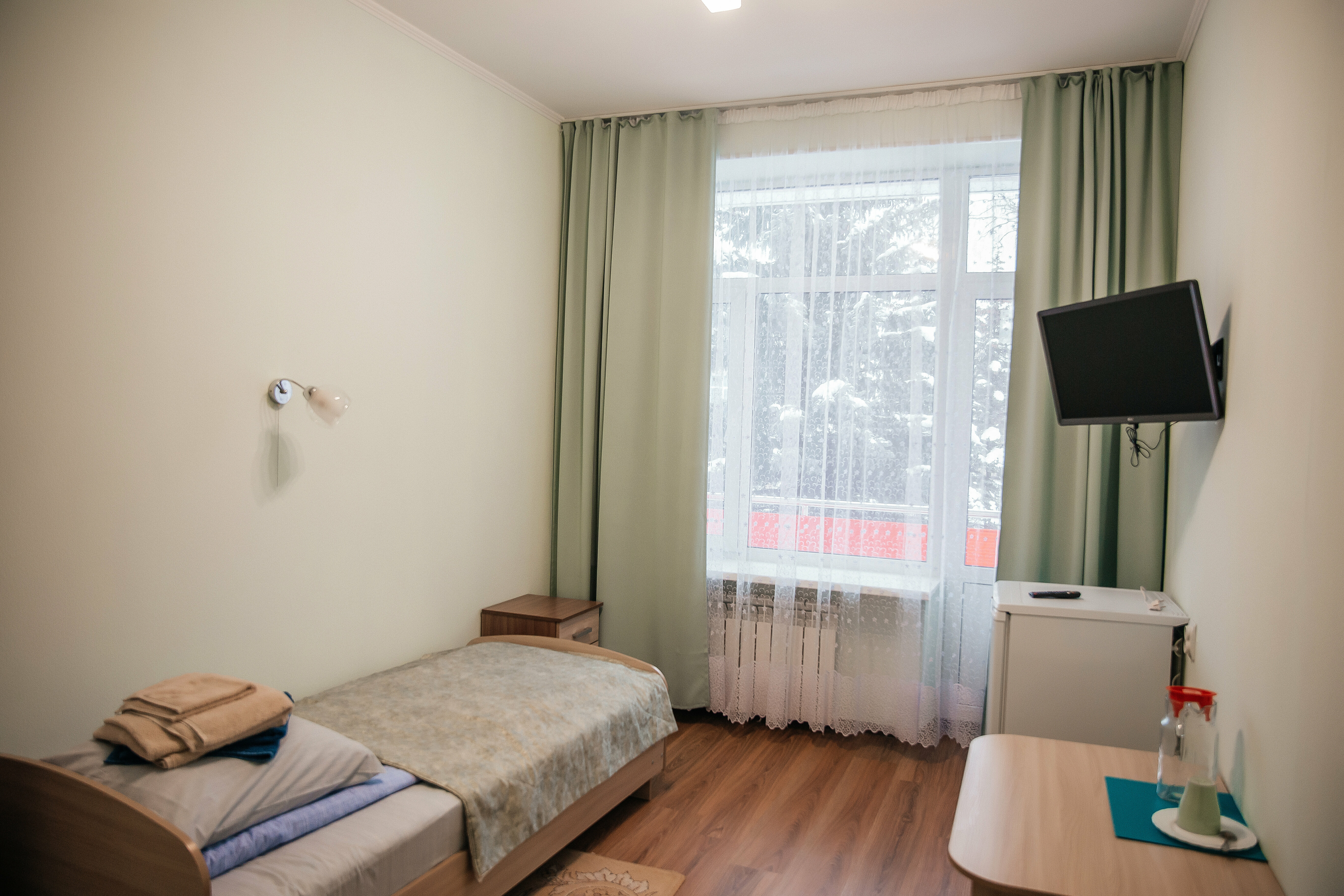 Стандарт 1-местный с односпальной кроватью, окна во двор
