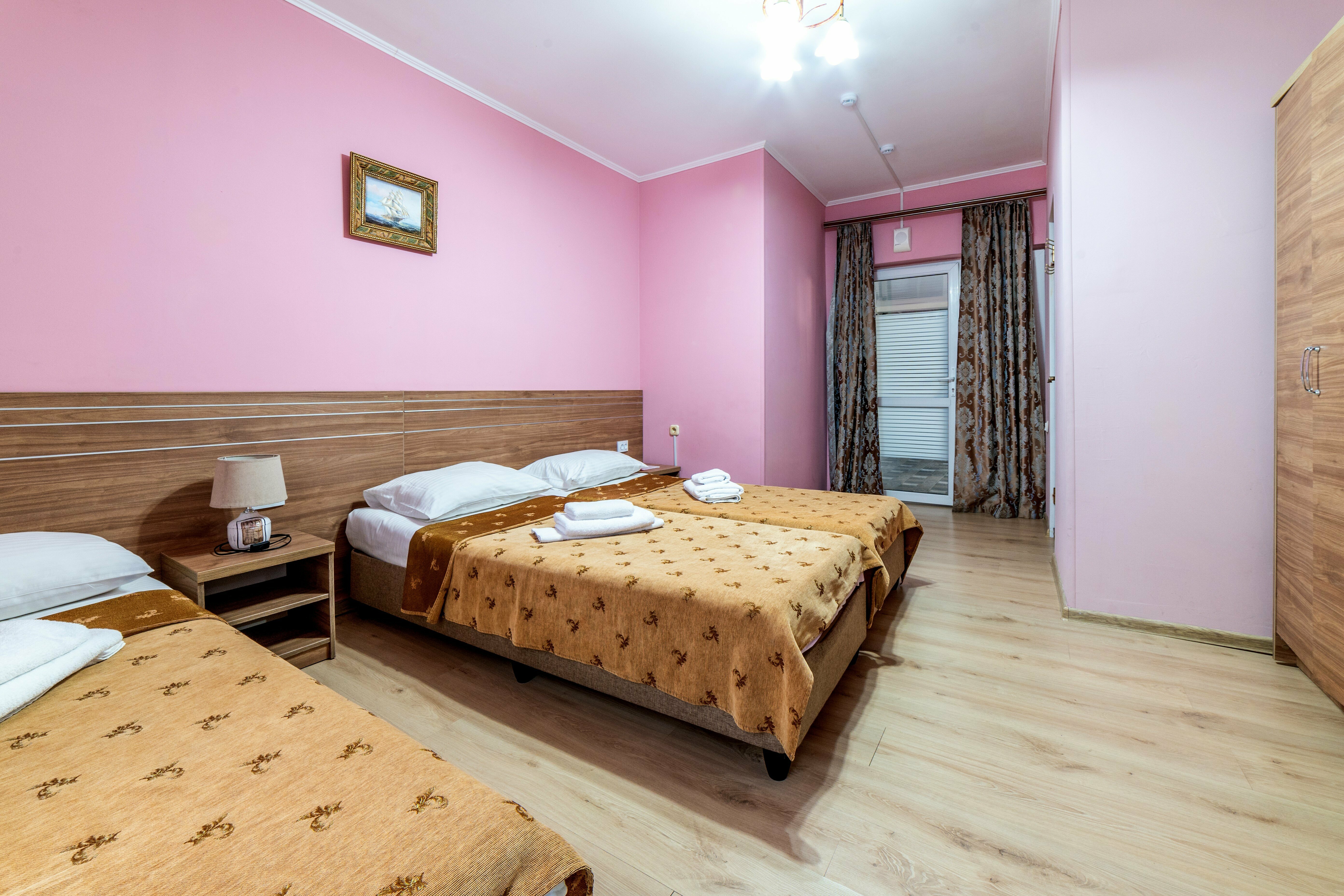 1.2 Трехместный номер категории "Стандарт"